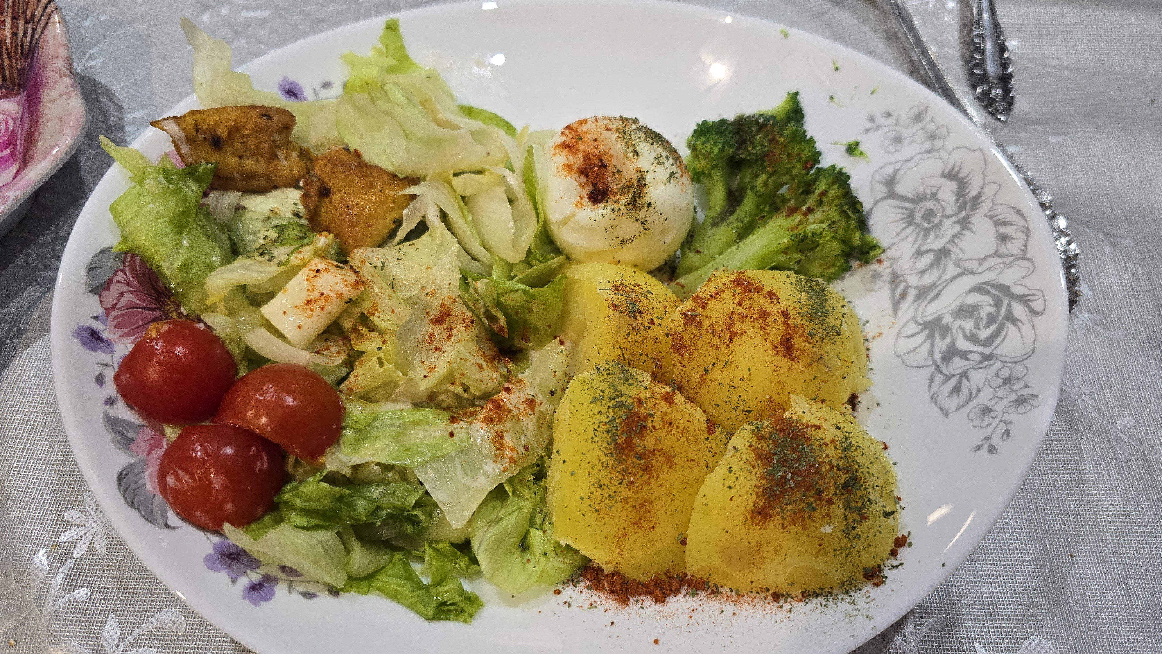 Egg salad with potatoes