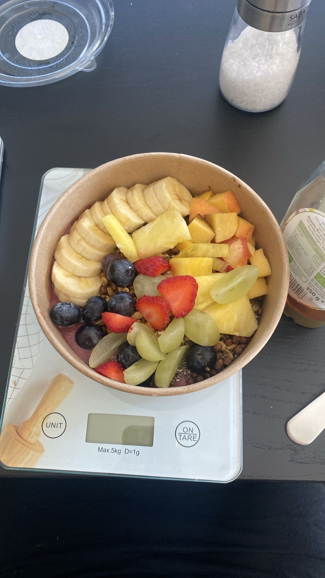 Früchte-Granola-Bowl