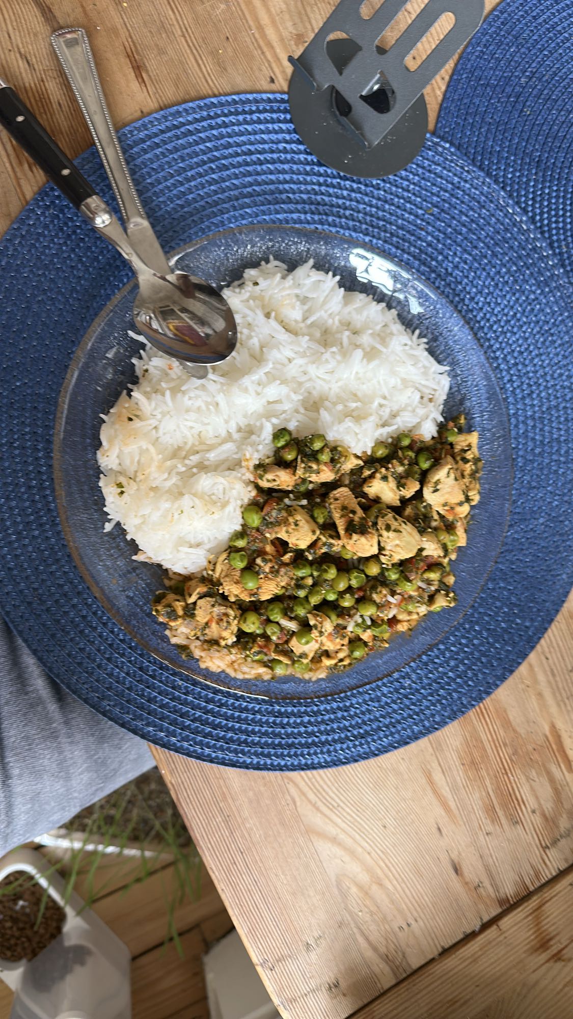 Kyckling med ris och ärtor