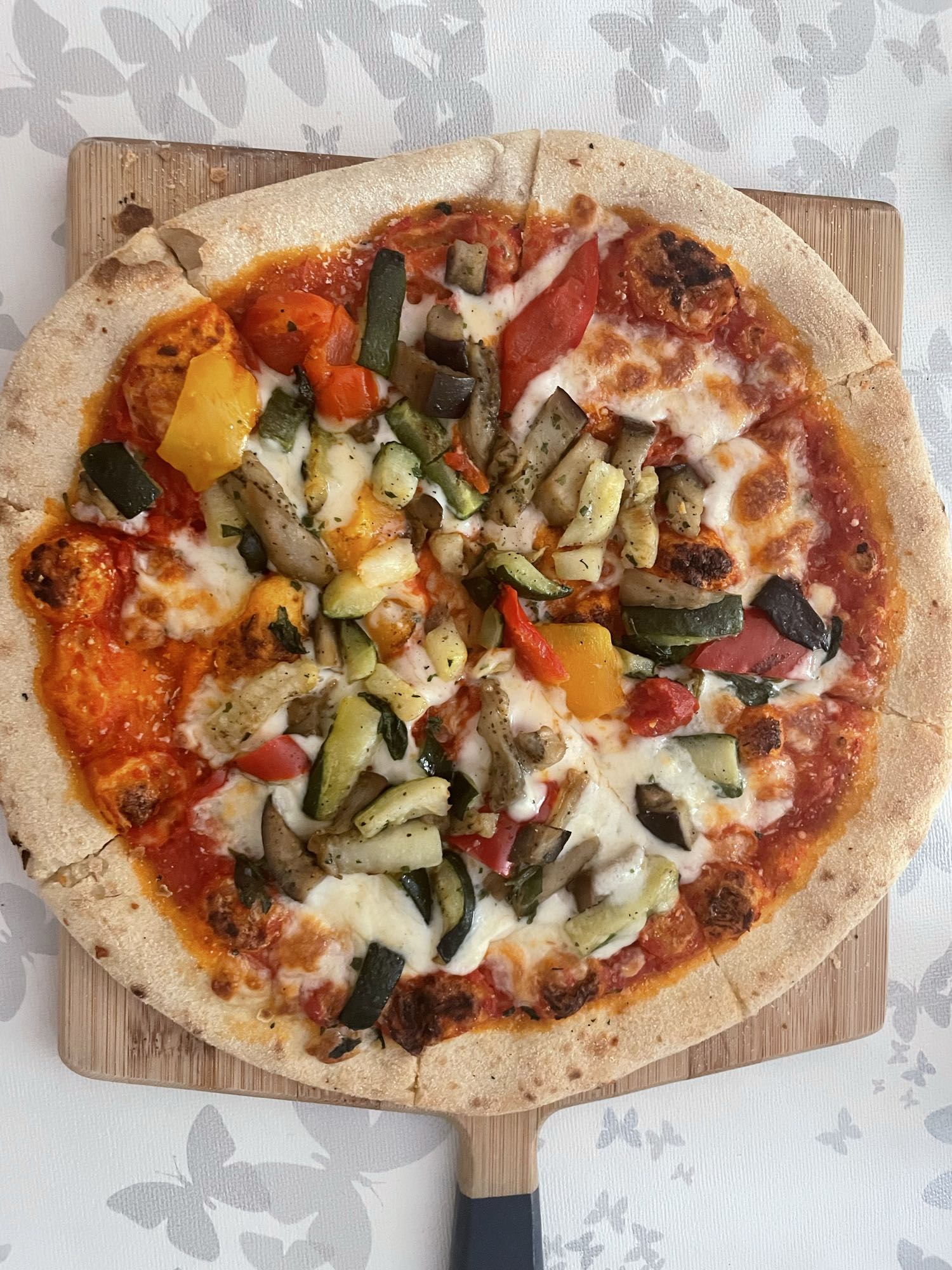 Pizza mit Gemüse