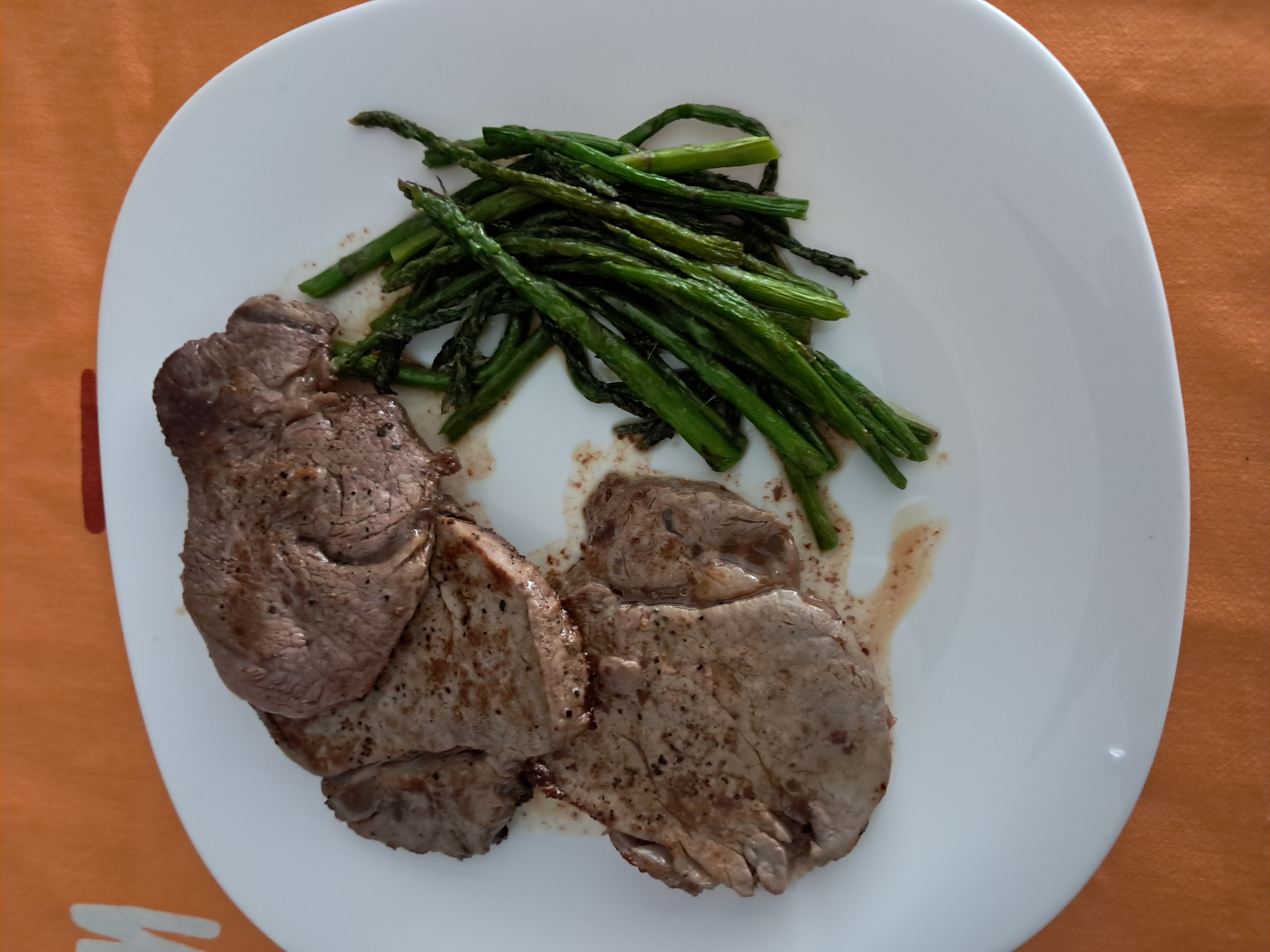 Lomo de cerdo con espárragos