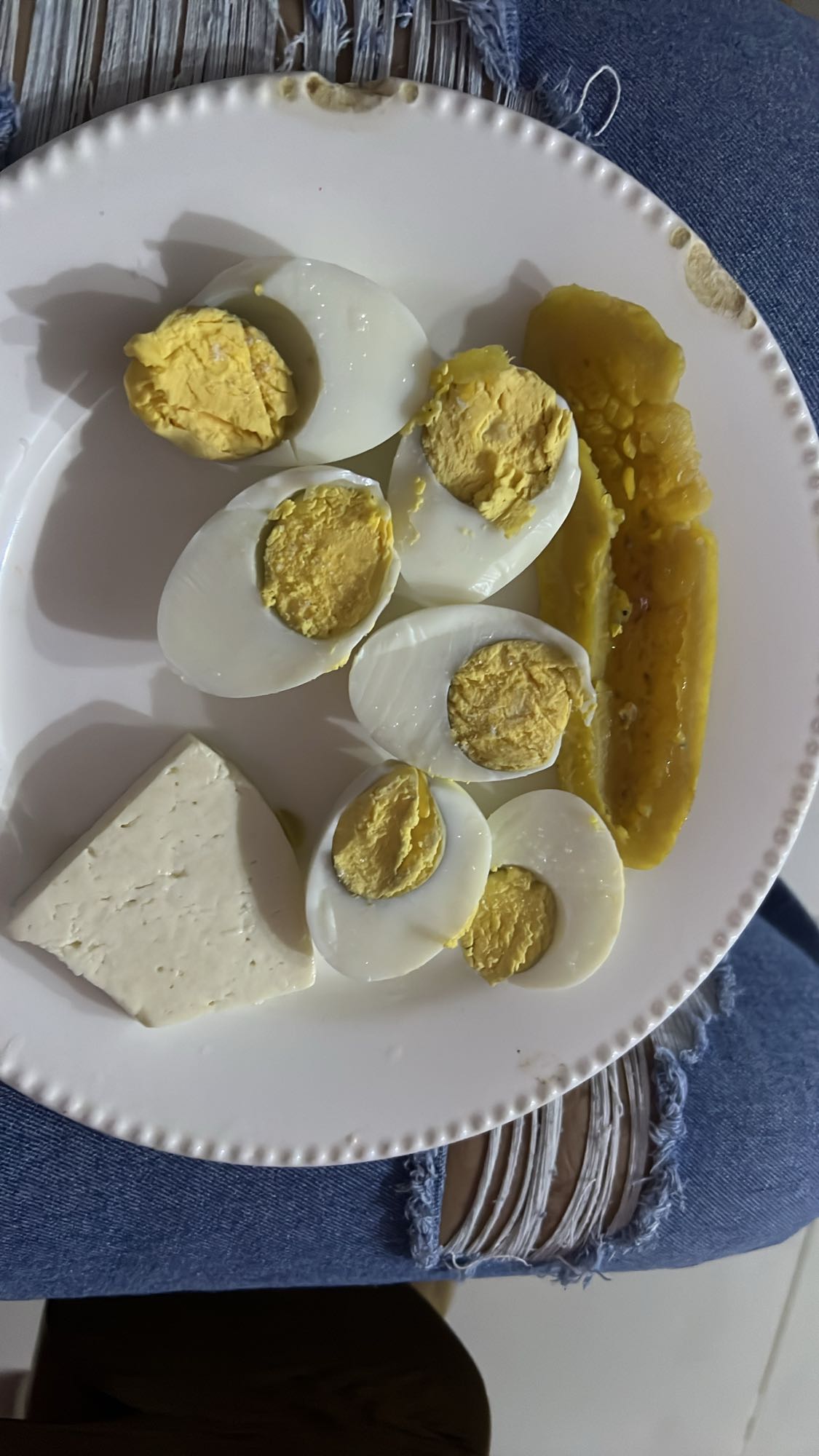 Huevos con plátano y queso