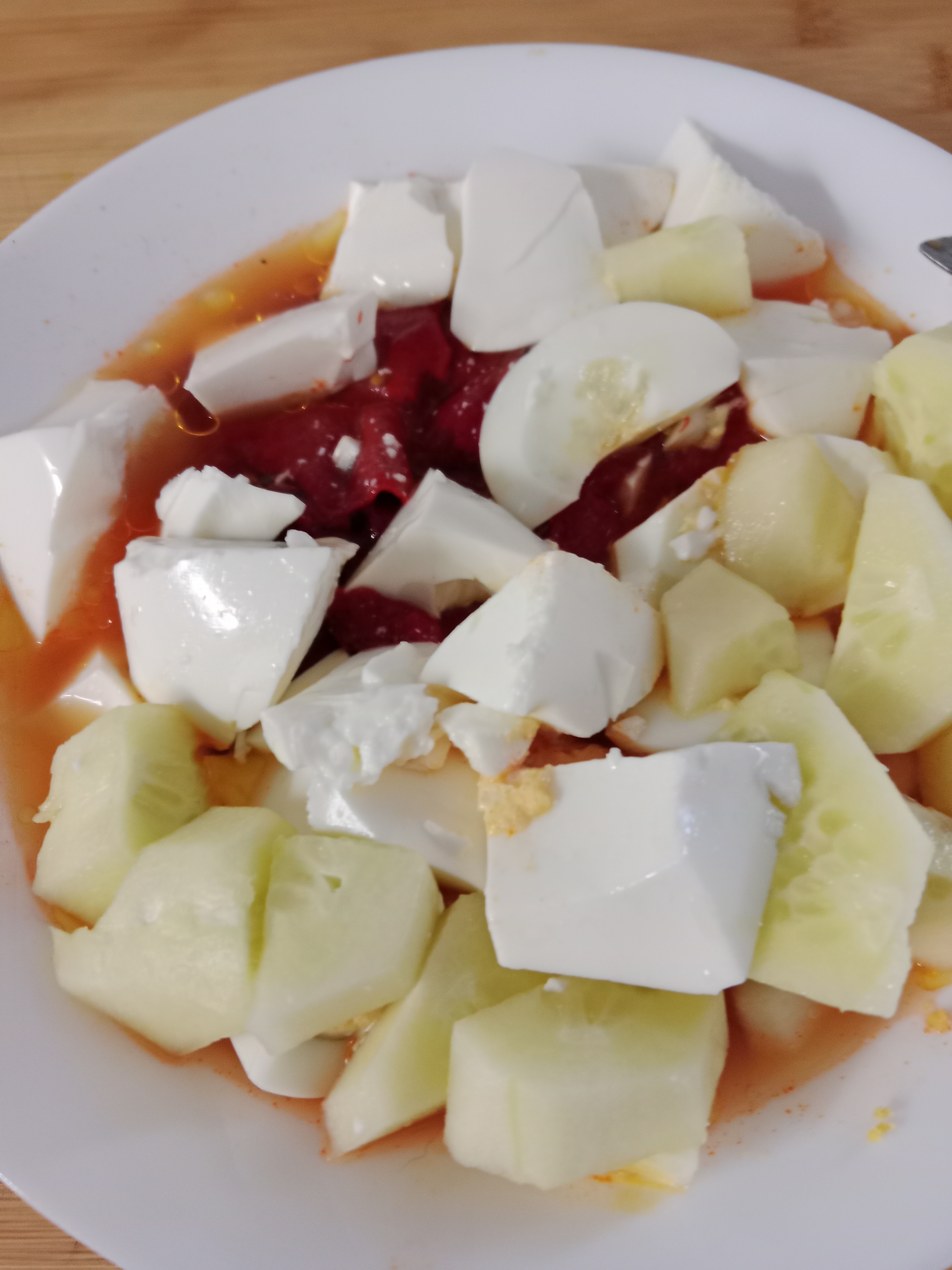 Ensalada de huevo y tofu