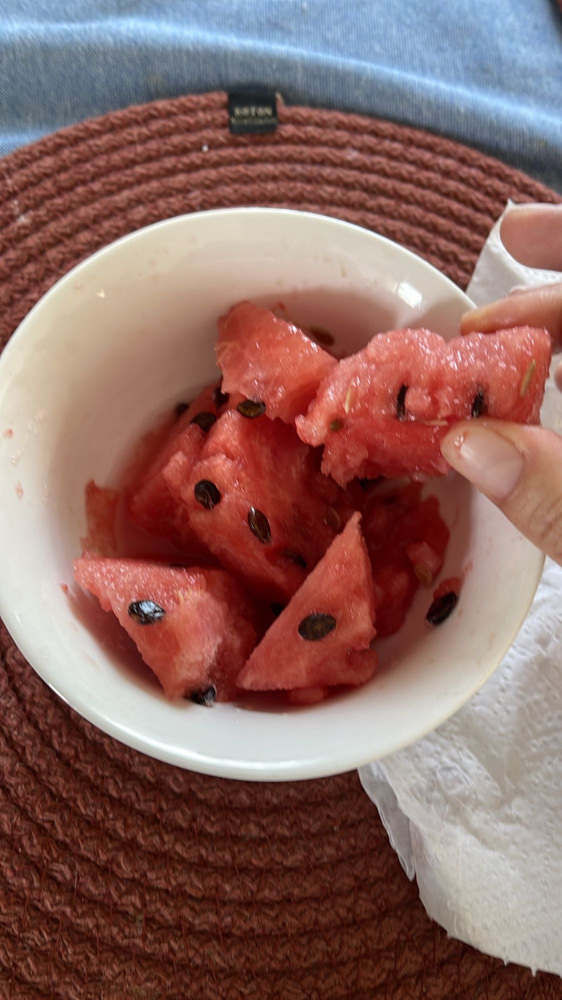 арбуз в миске