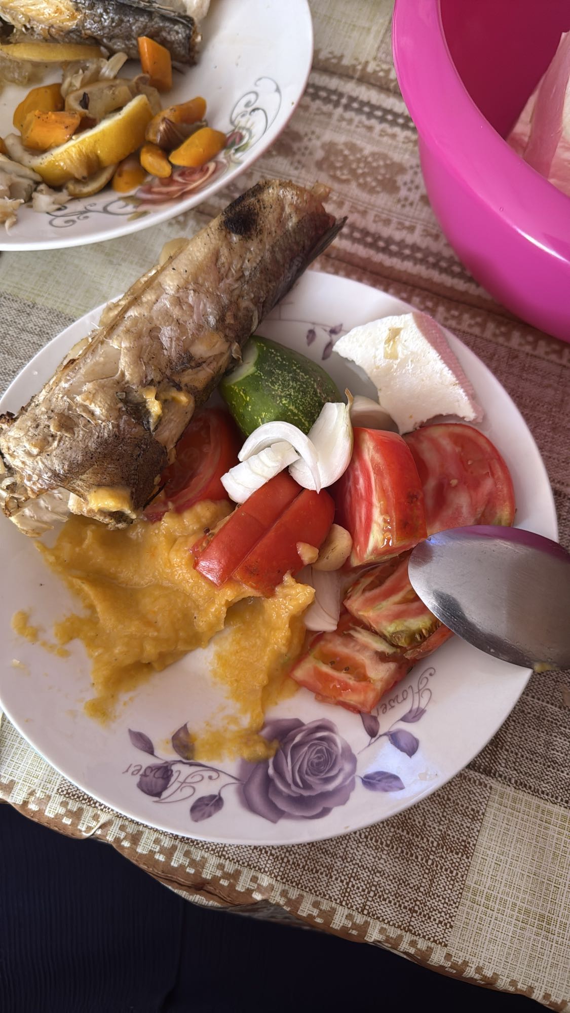 Pește cu legume și brânză