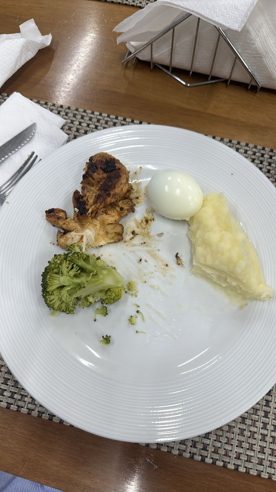 Frango com purê e ovo