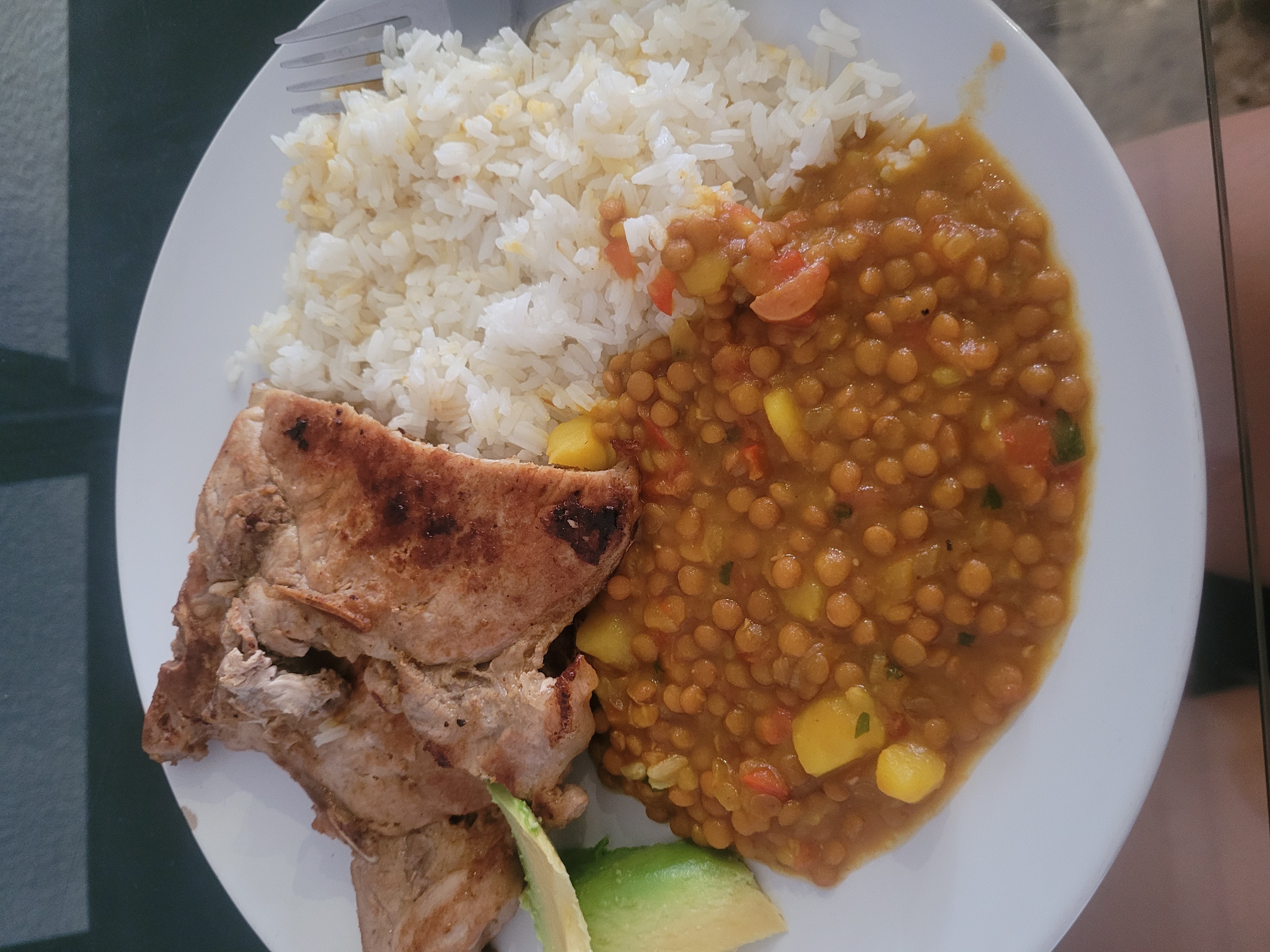 Cerdo con lentejas y arroz