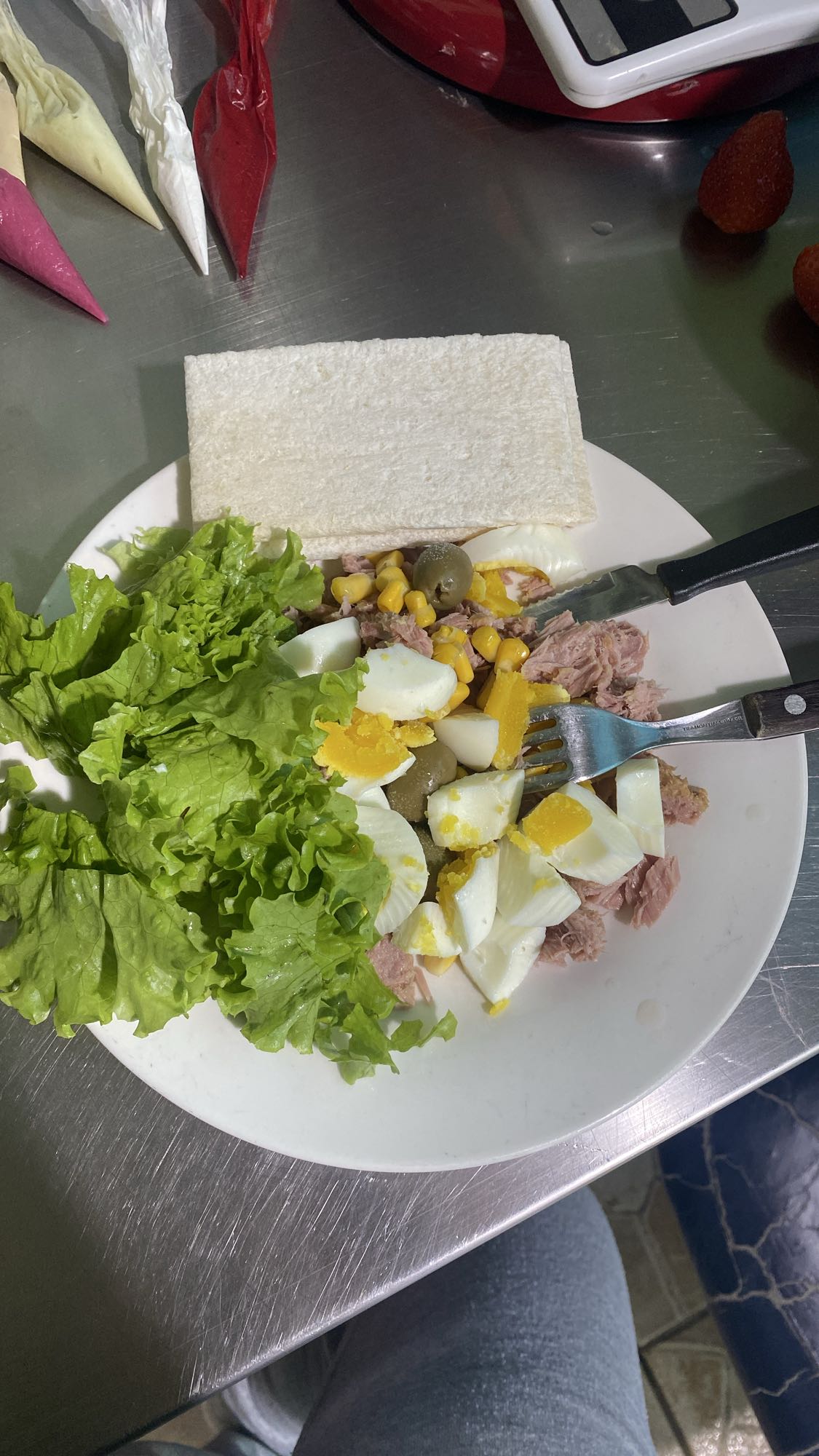 Ensalada con atún y huevo
