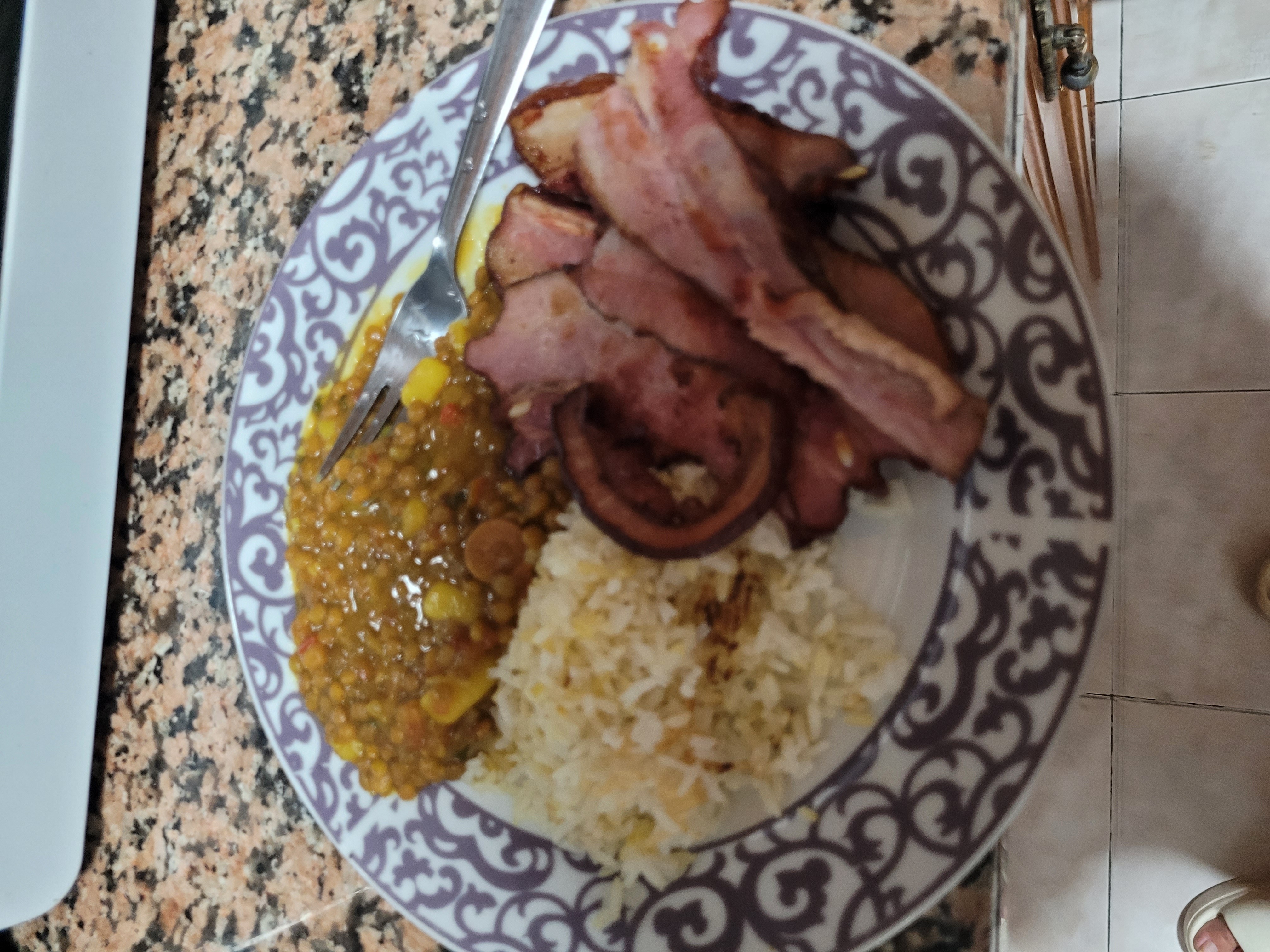 Lentejas con arroz y tocino