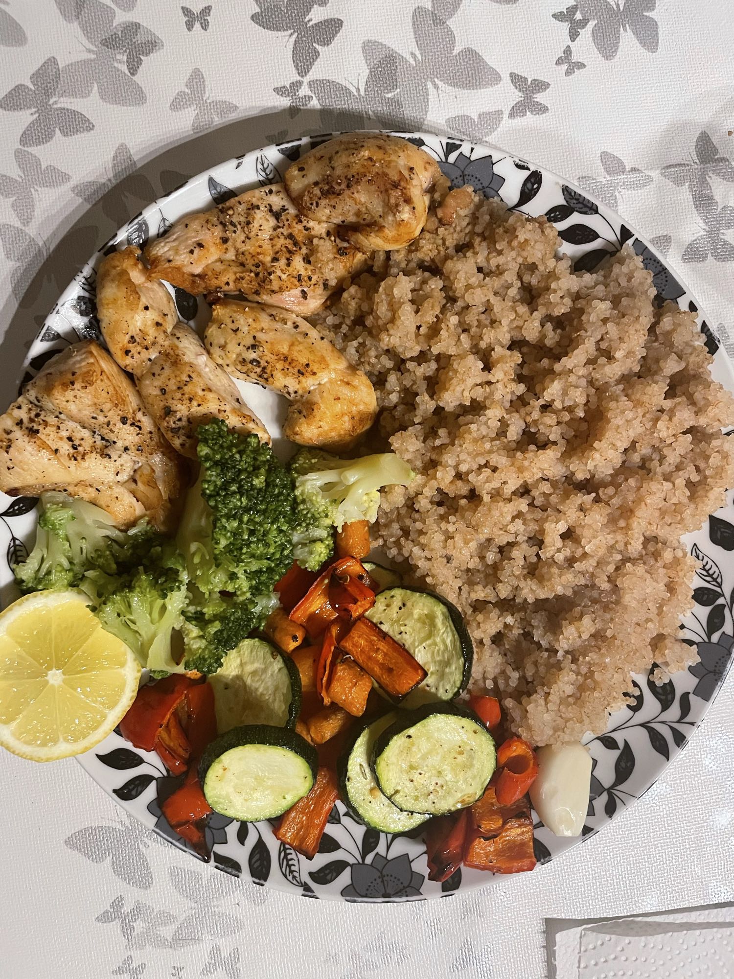 Hähnchen mit Quinoa und Gemüse