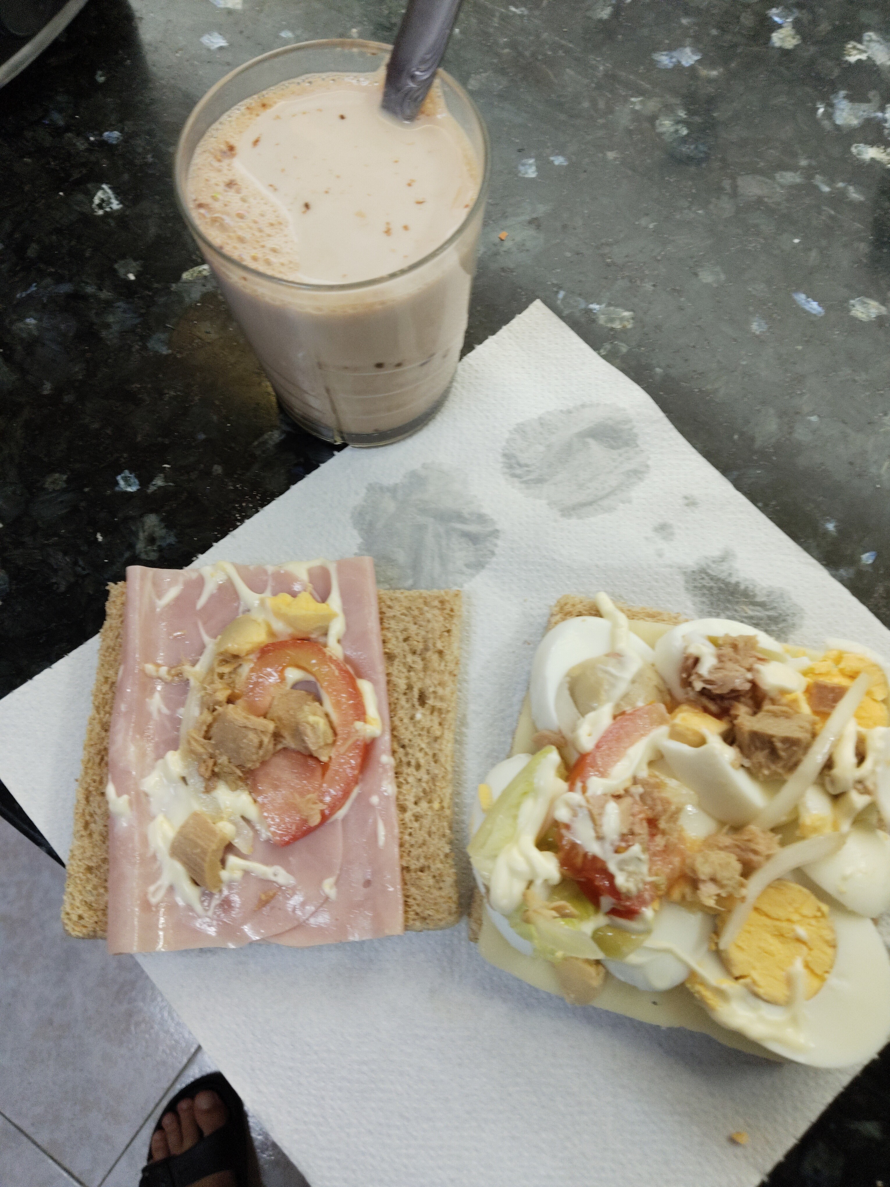 Sándwich con batido