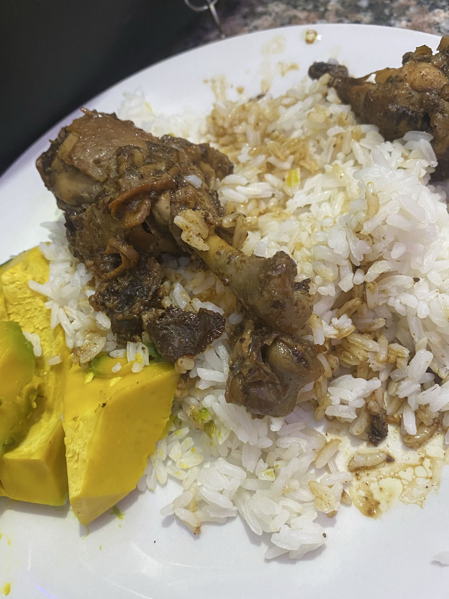 Pollo con arroz y aguacate