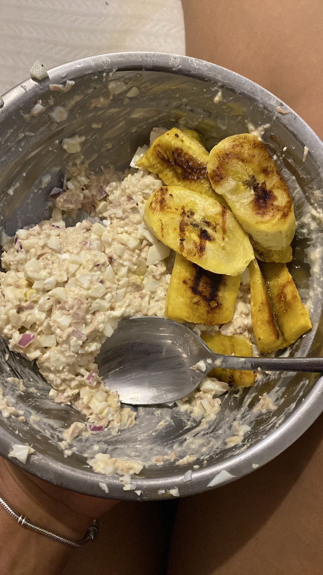 Ensalada de atún y plátano