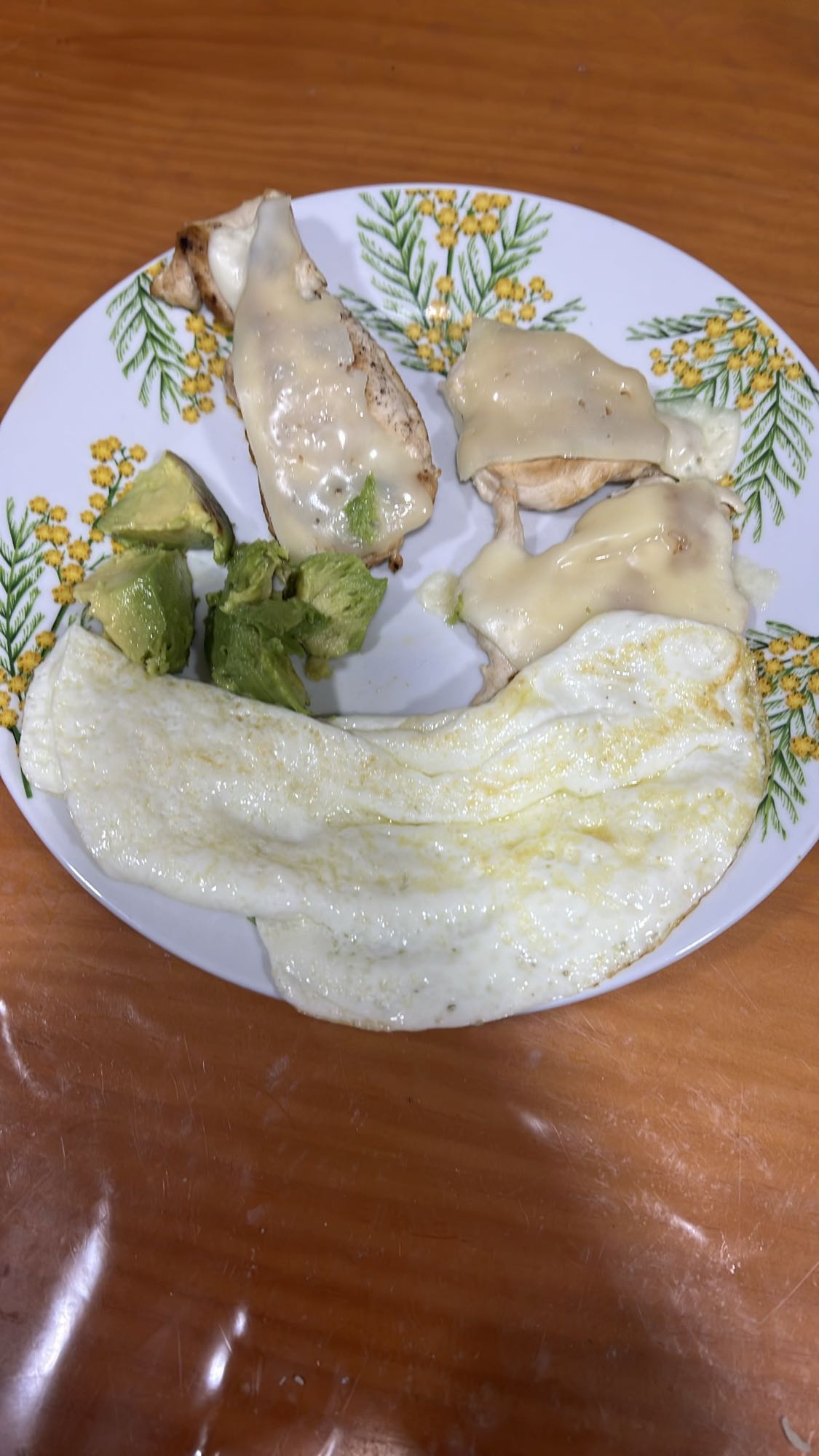 Pollo con claras y aguacate