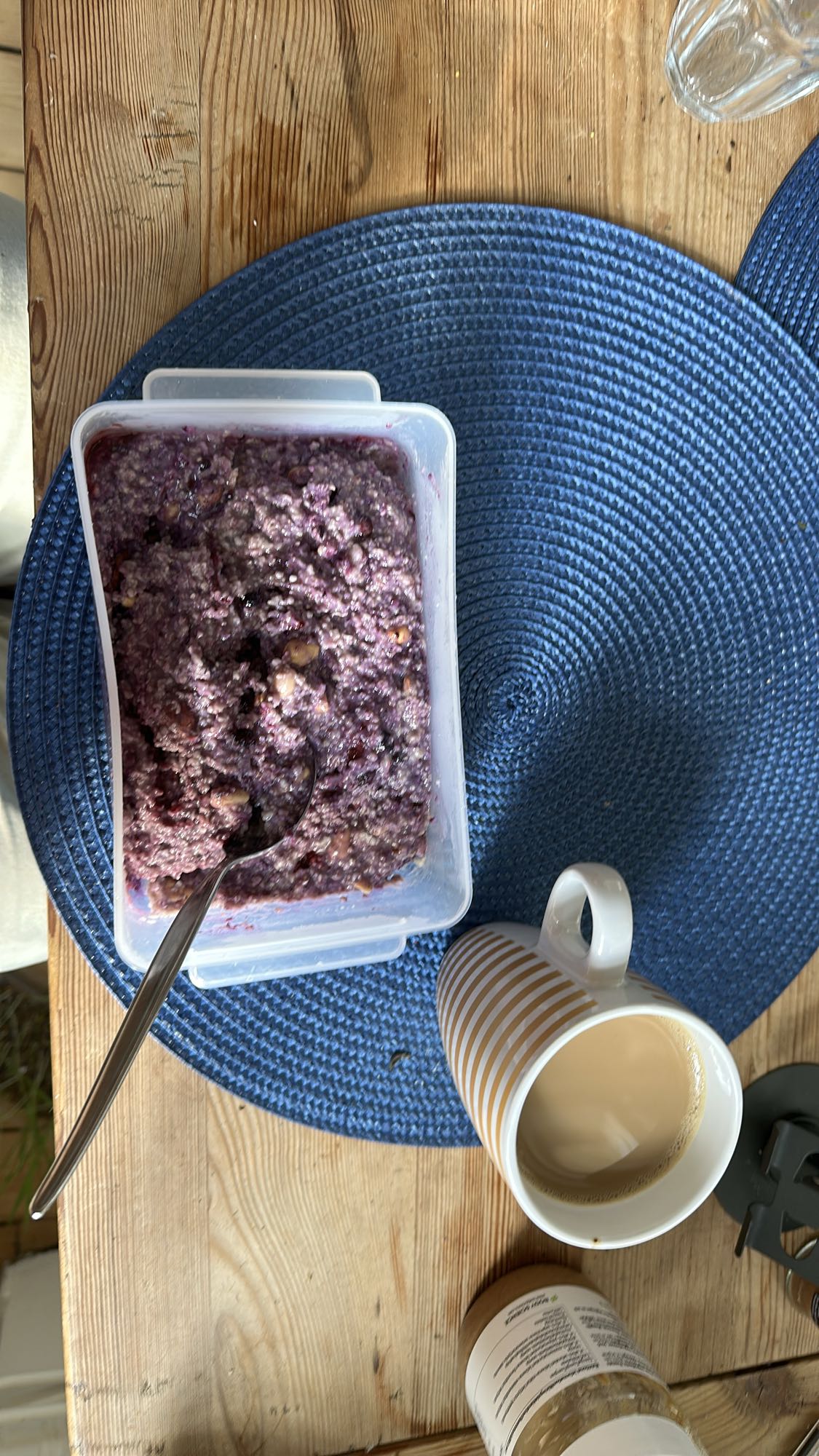 Blåbärsgröt med kaffe