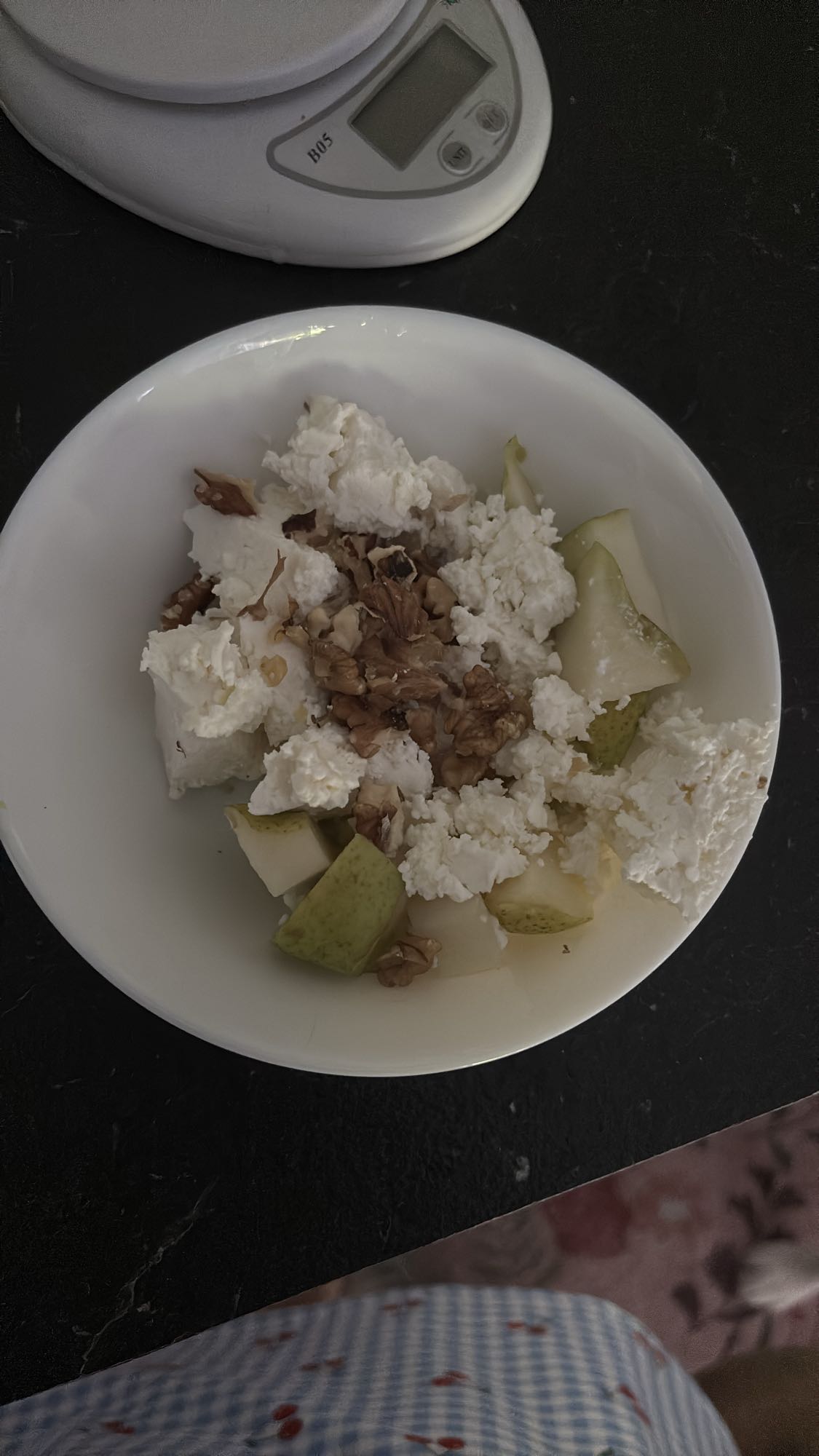 sałatka z gruszką i twarogiem