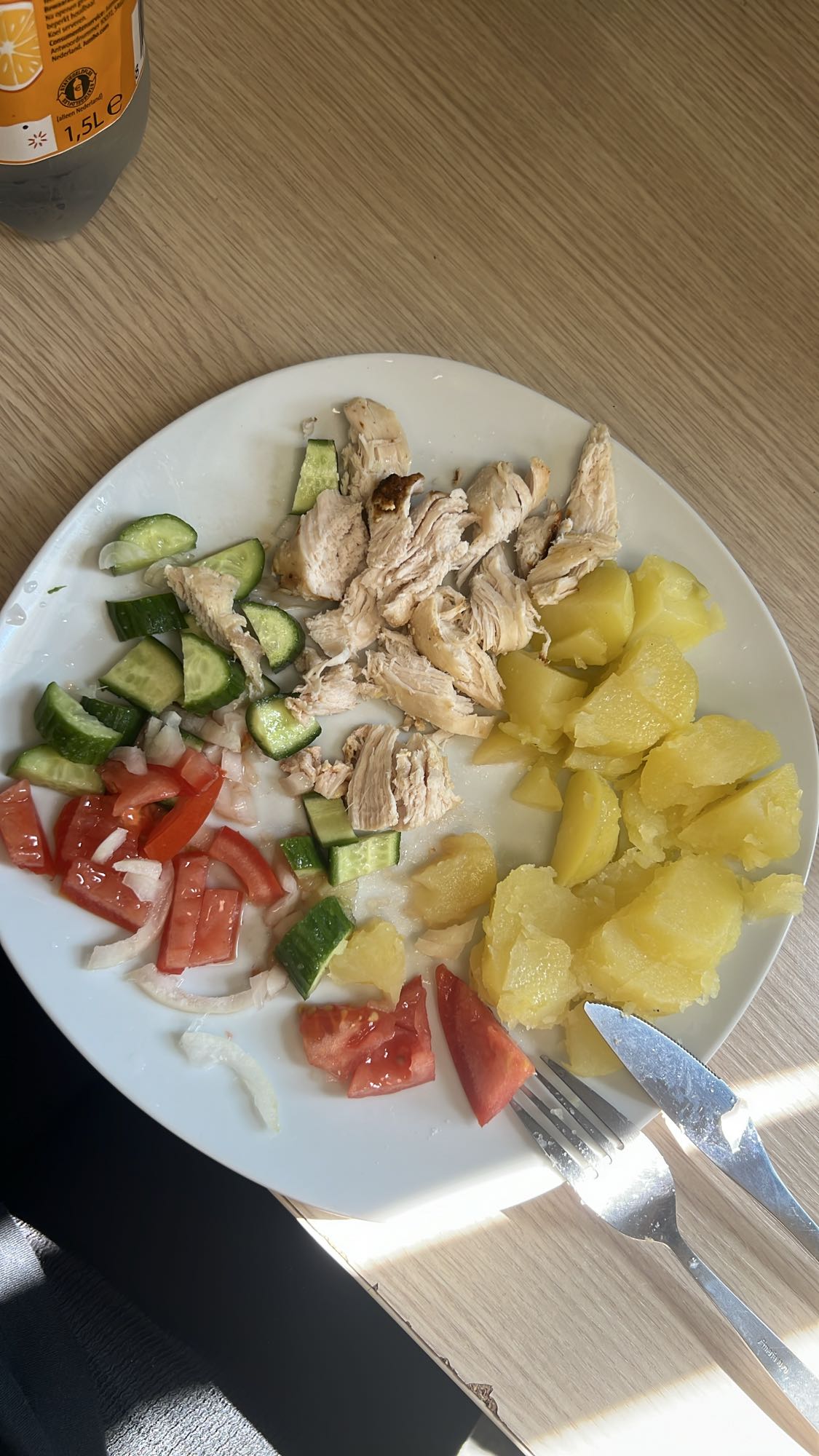 دجاج مع بطاطا وسلطة