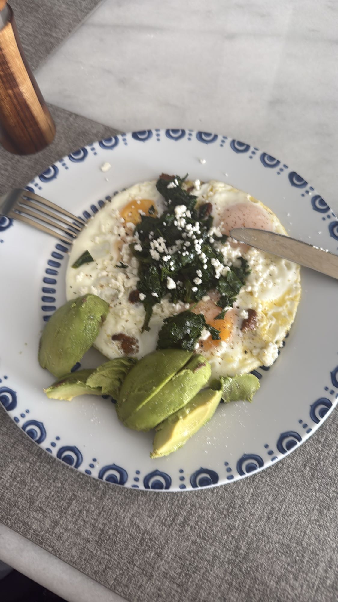 Huevos con aguacate