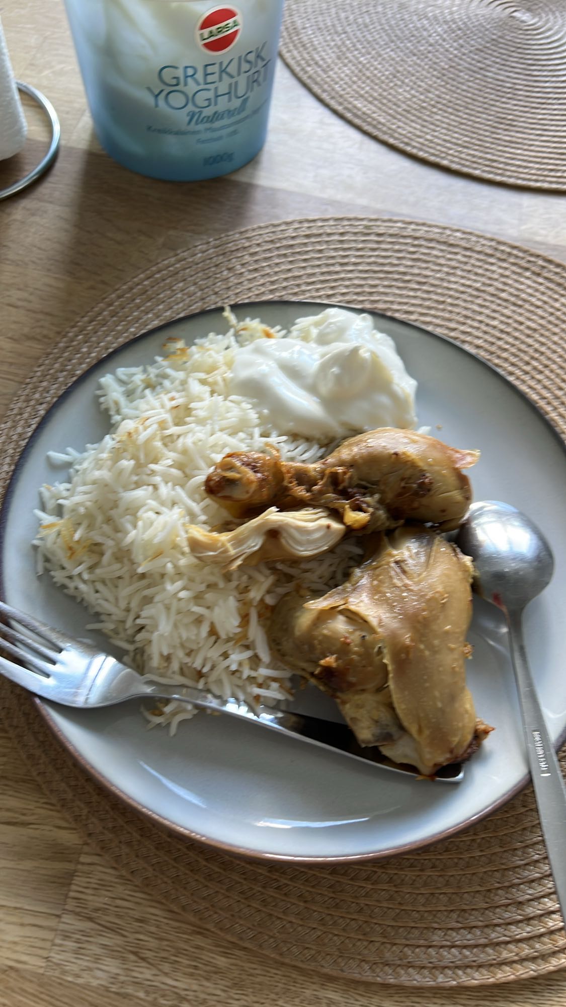 Kyckling med ris och yoghurt