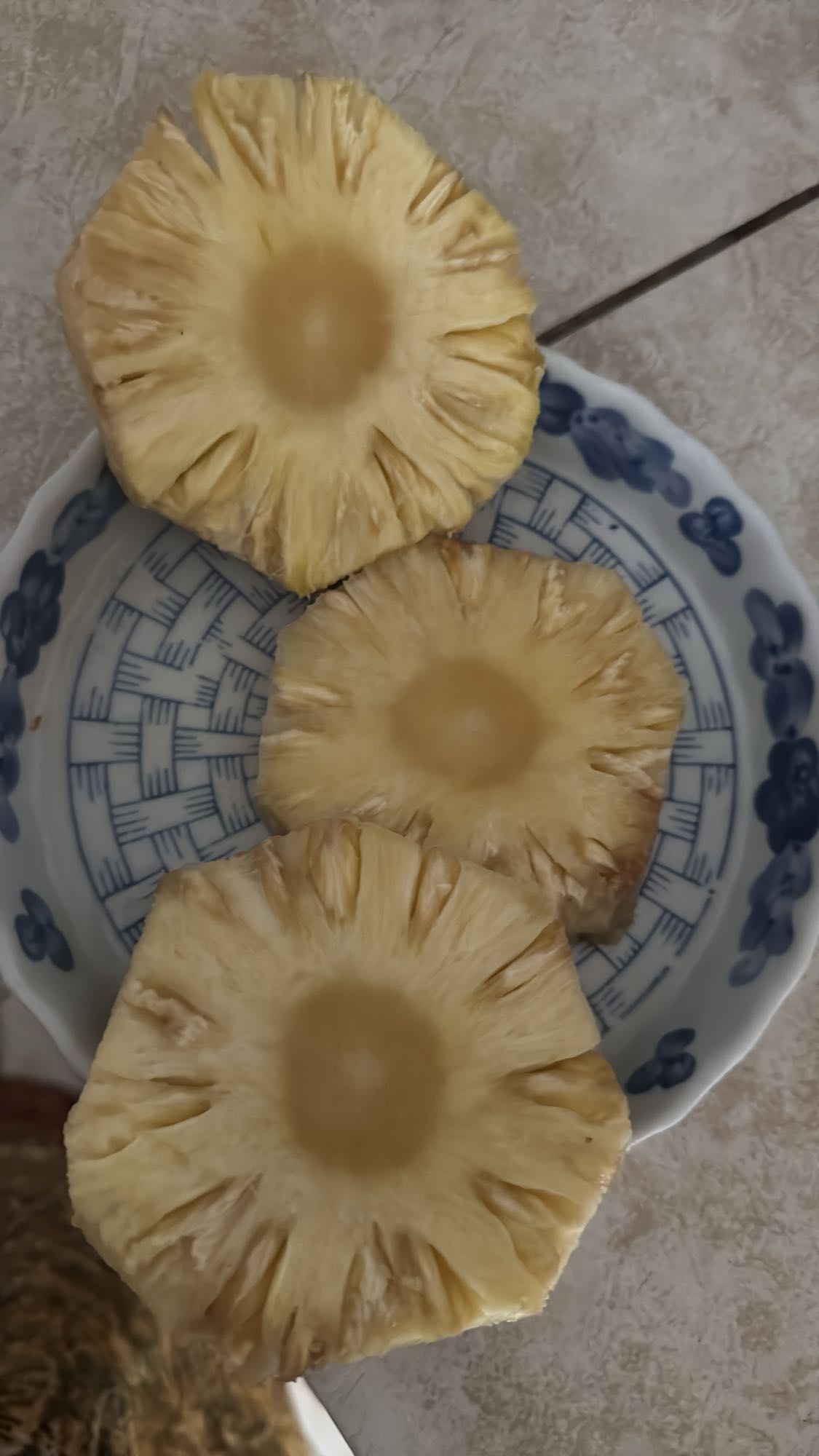 Tranches d'ananas frais