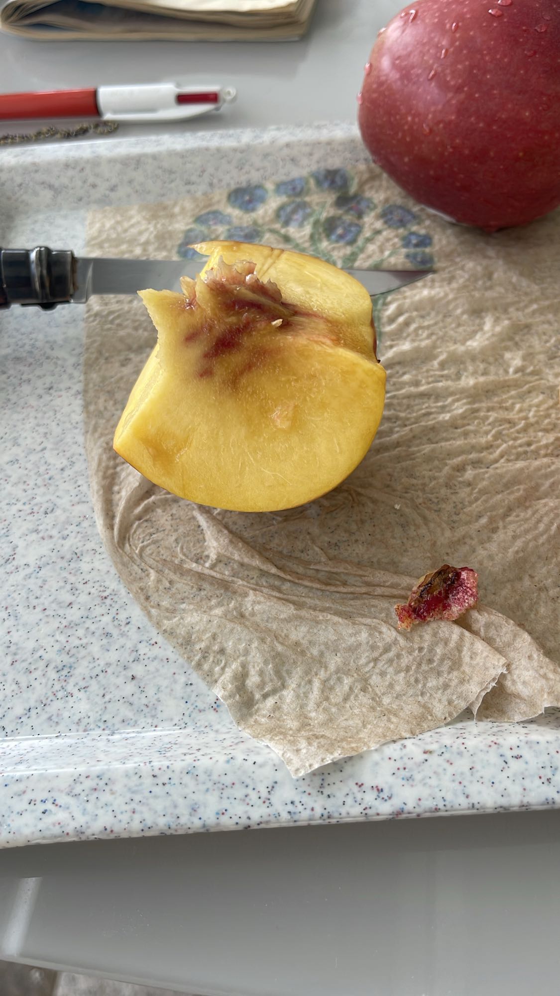 Pêche fraîche tranchée