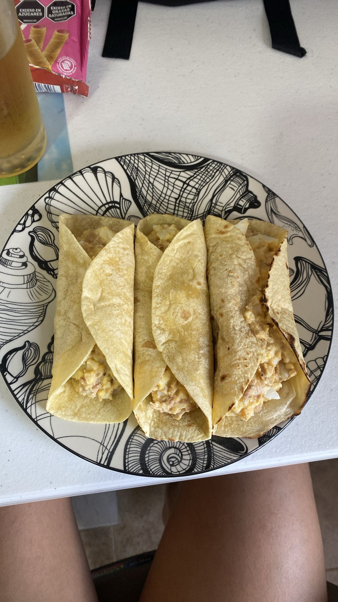 Tacos de atún con huevo