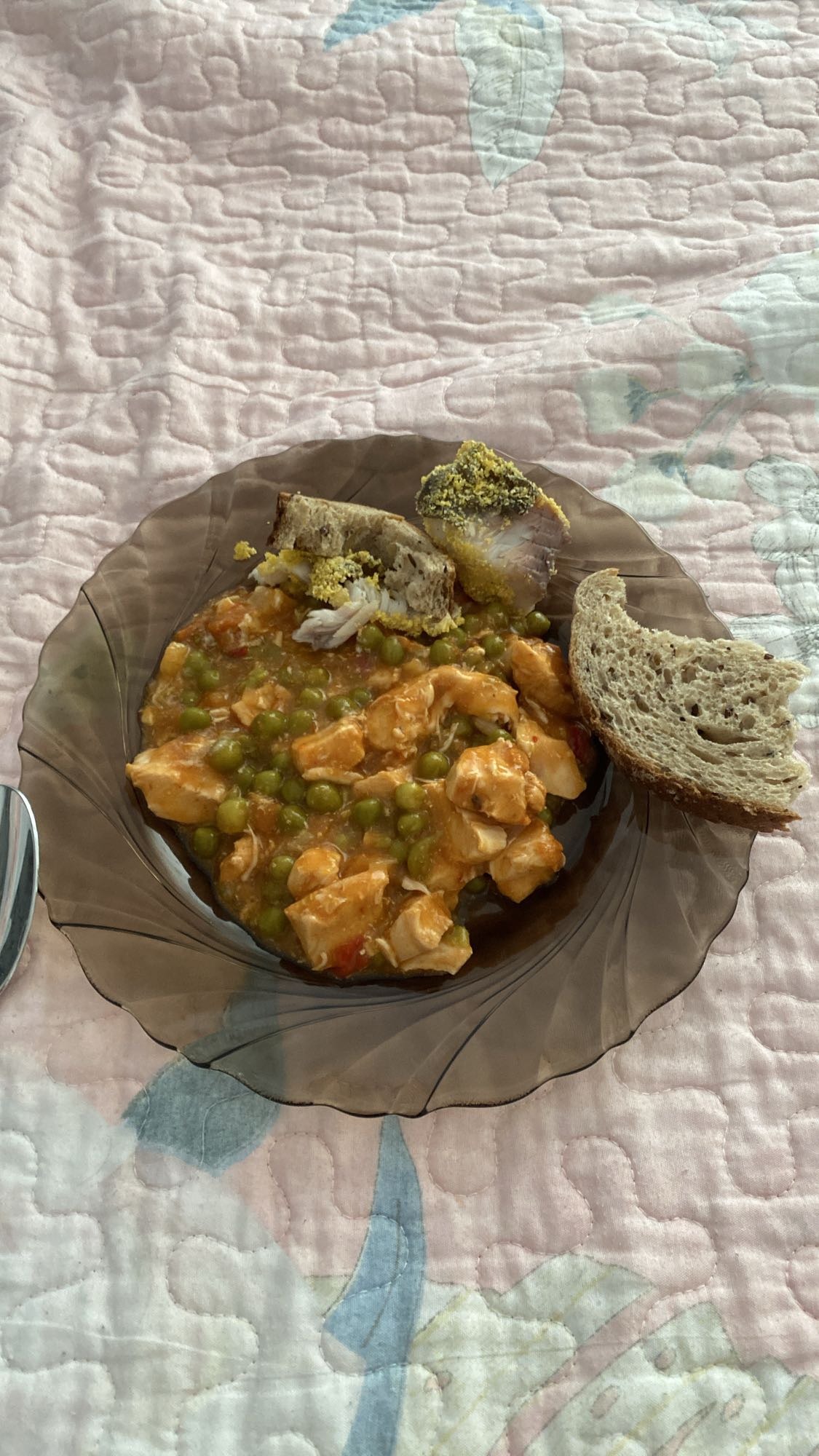 Tocăniță cu mazăre și pește