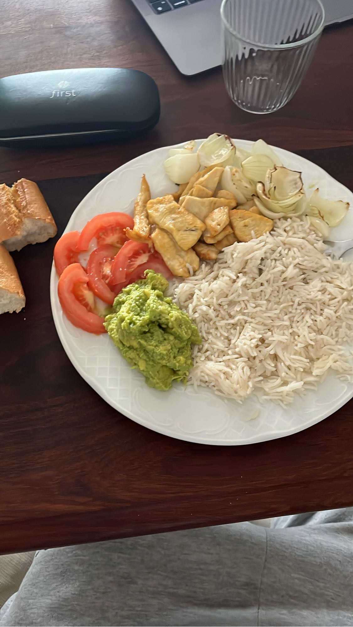 Pollo con arroz y guacamole