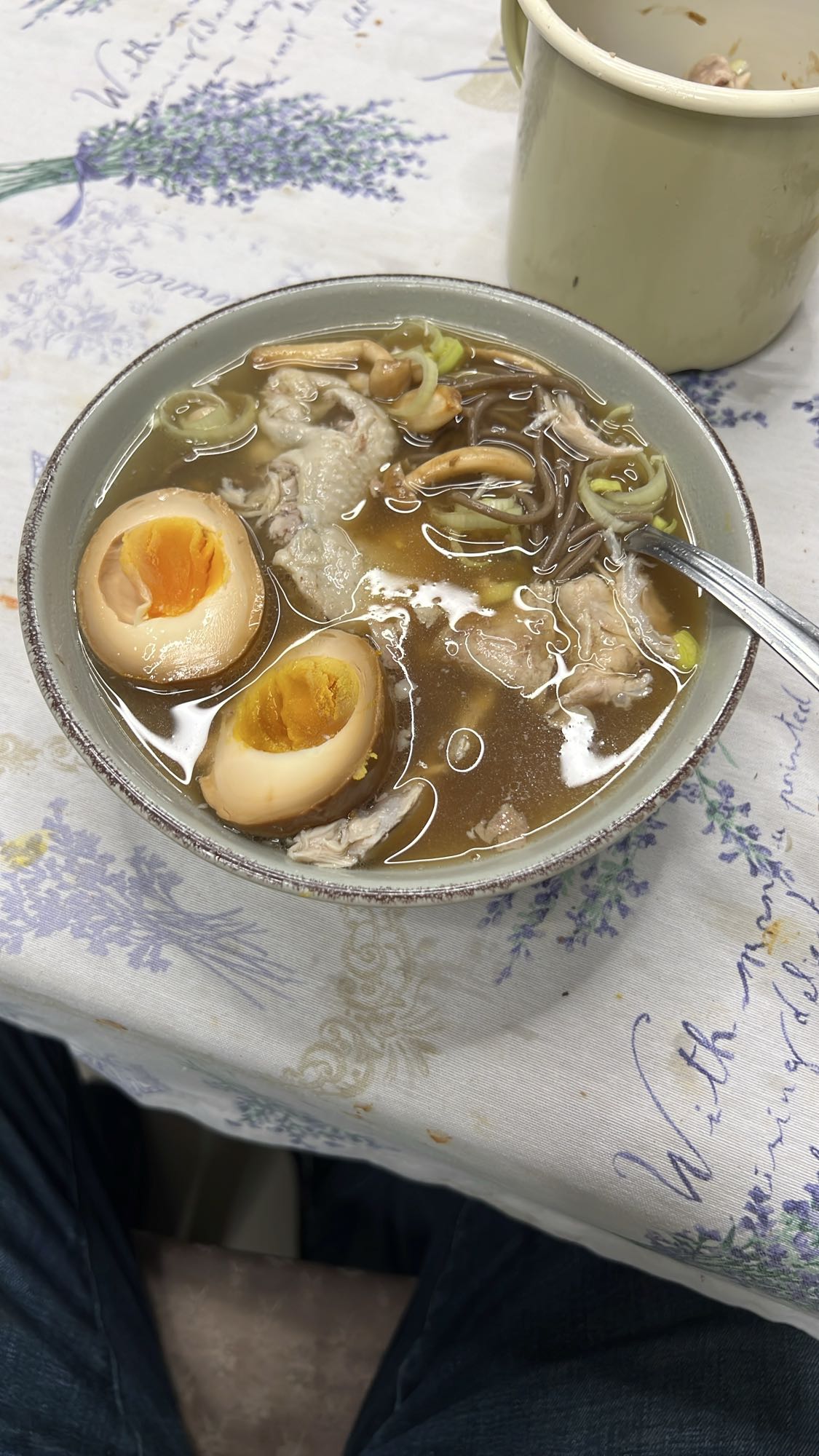 Supă ramen cu ou și pui
