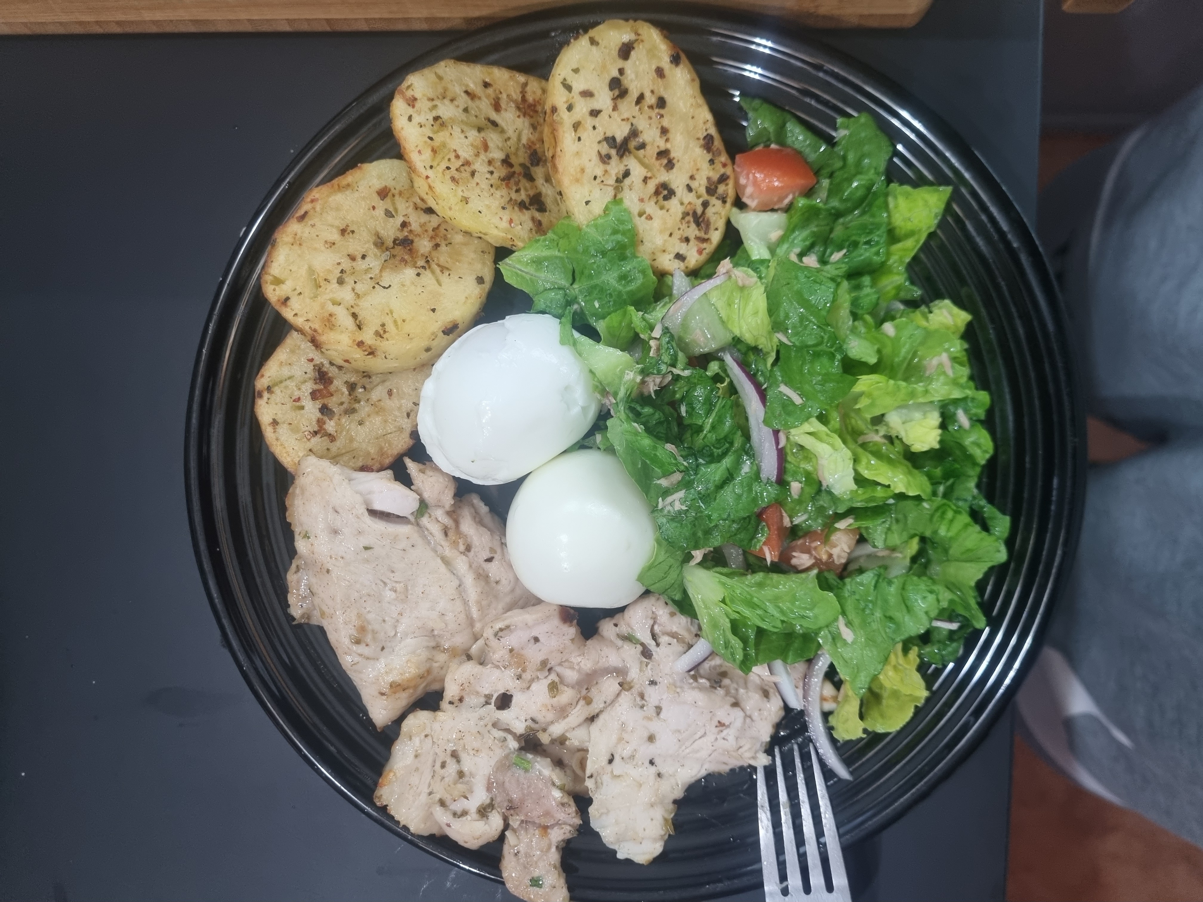 Pollo con papas y ensalada