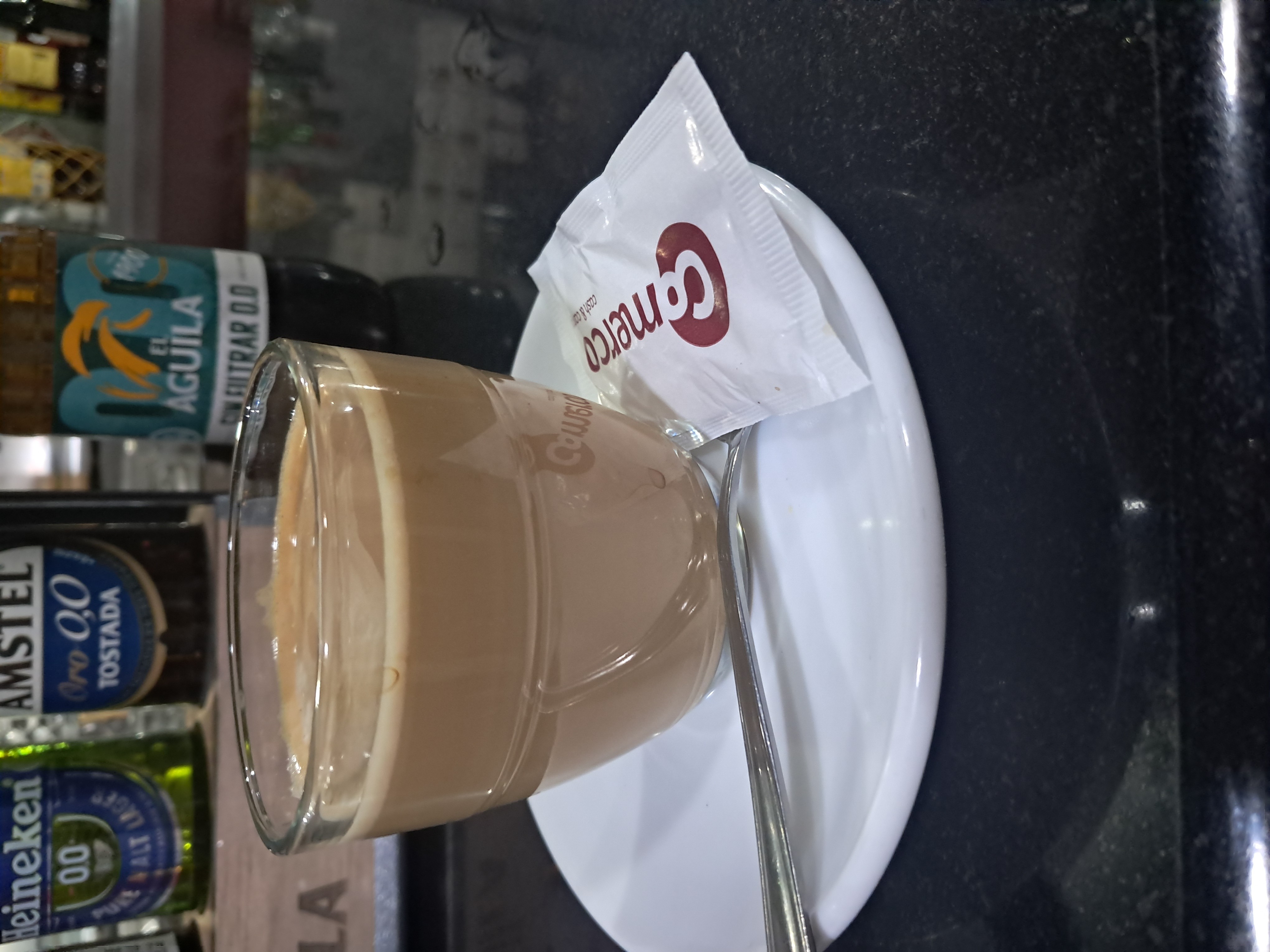 Café con leche y galleta