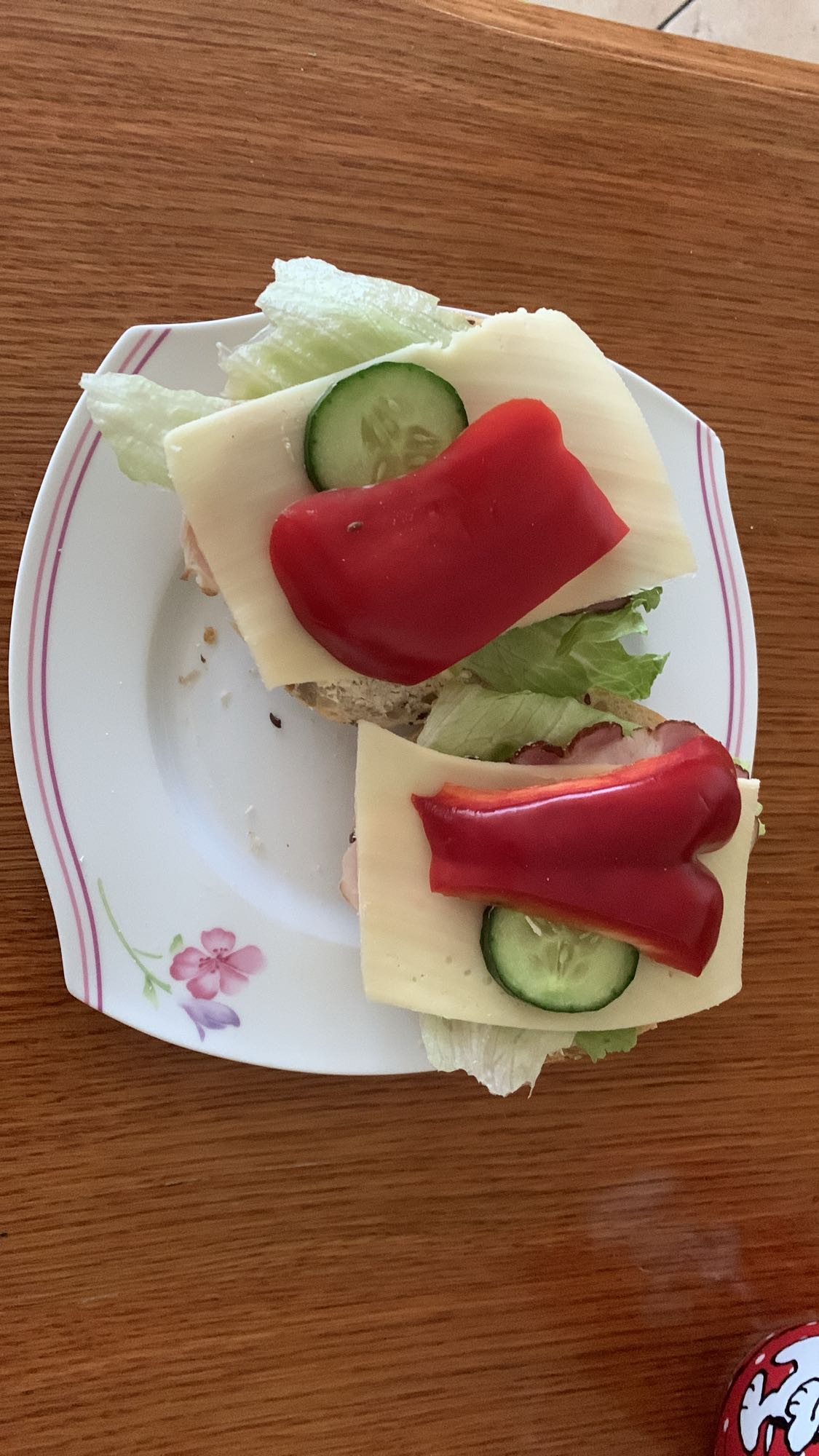 Kanapki z serem i warzywami