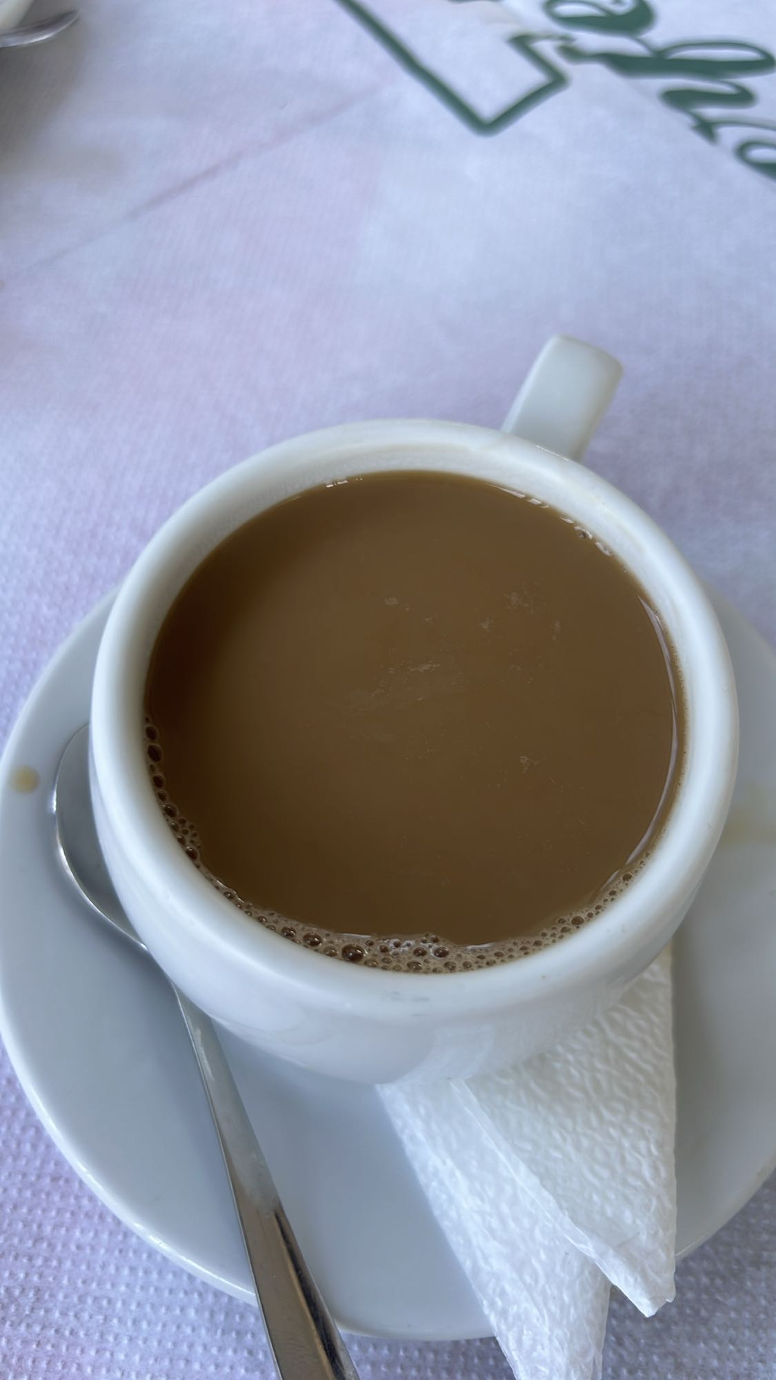 Çaylı sütlü kahve