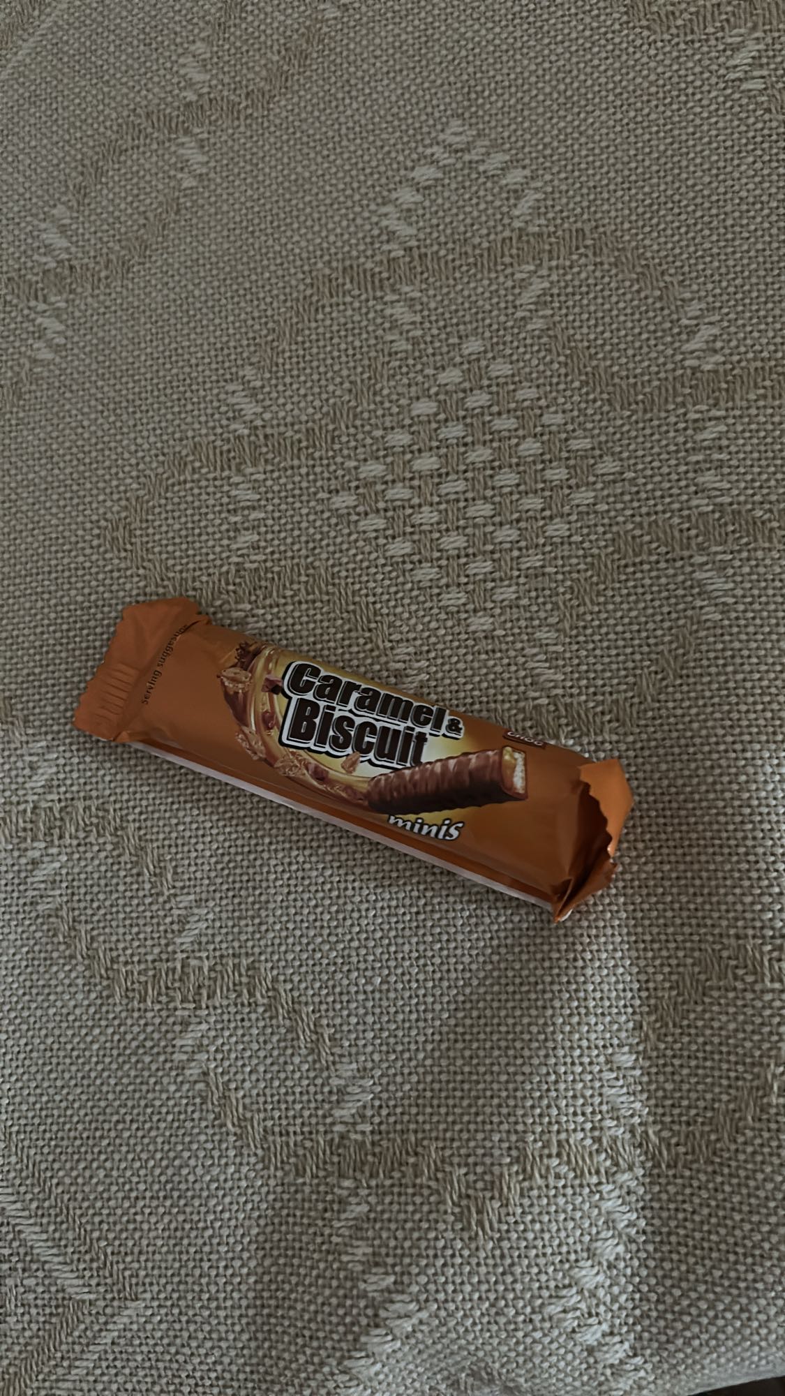 Baton caramel și biscuiți