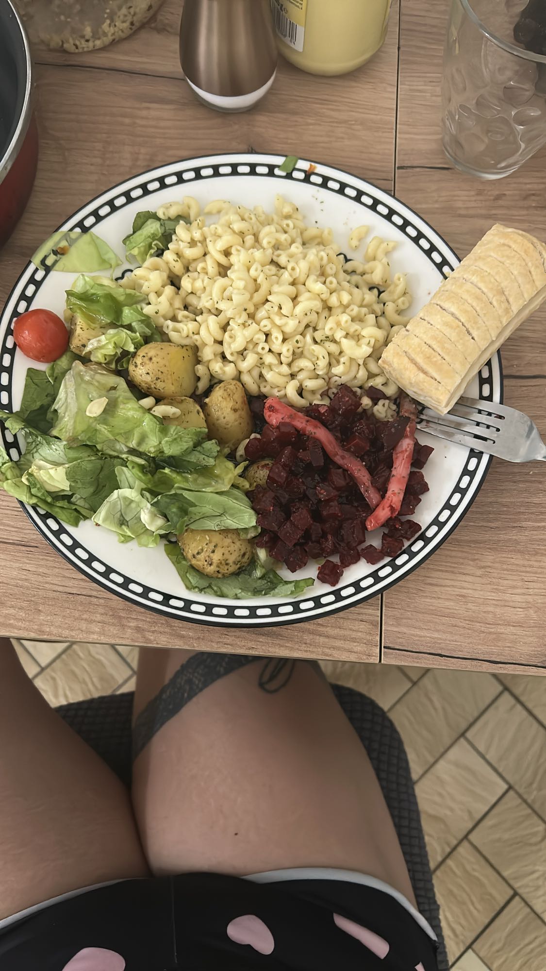 Assiette salade pâtes légumes