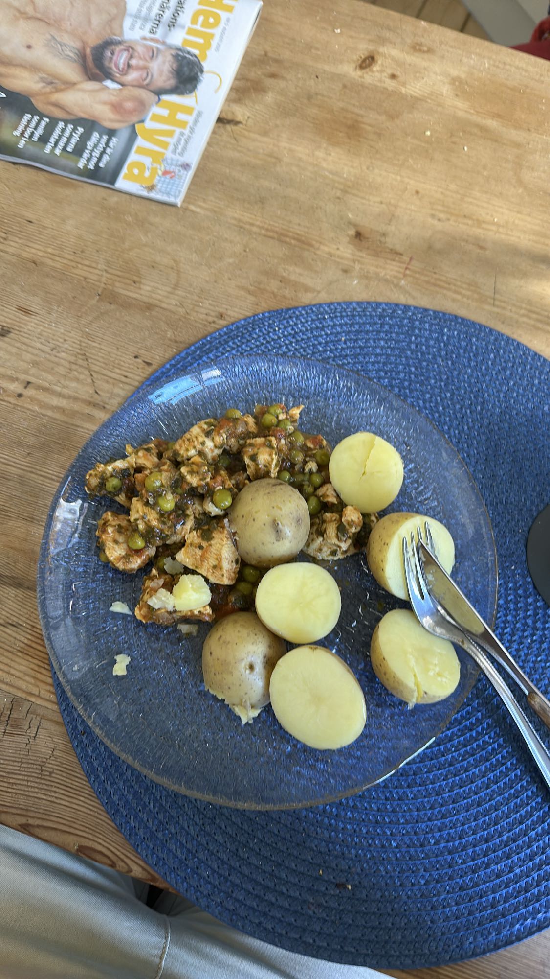 Kyckling med potatis och ärtor