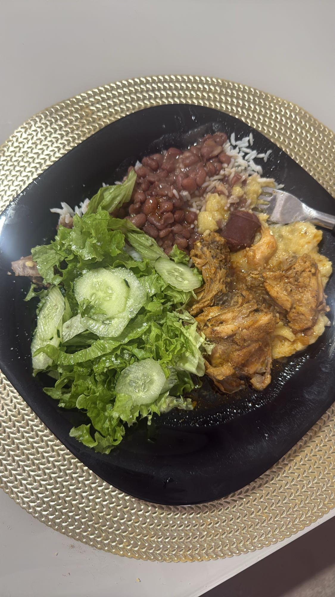 Frango com arroz e salada