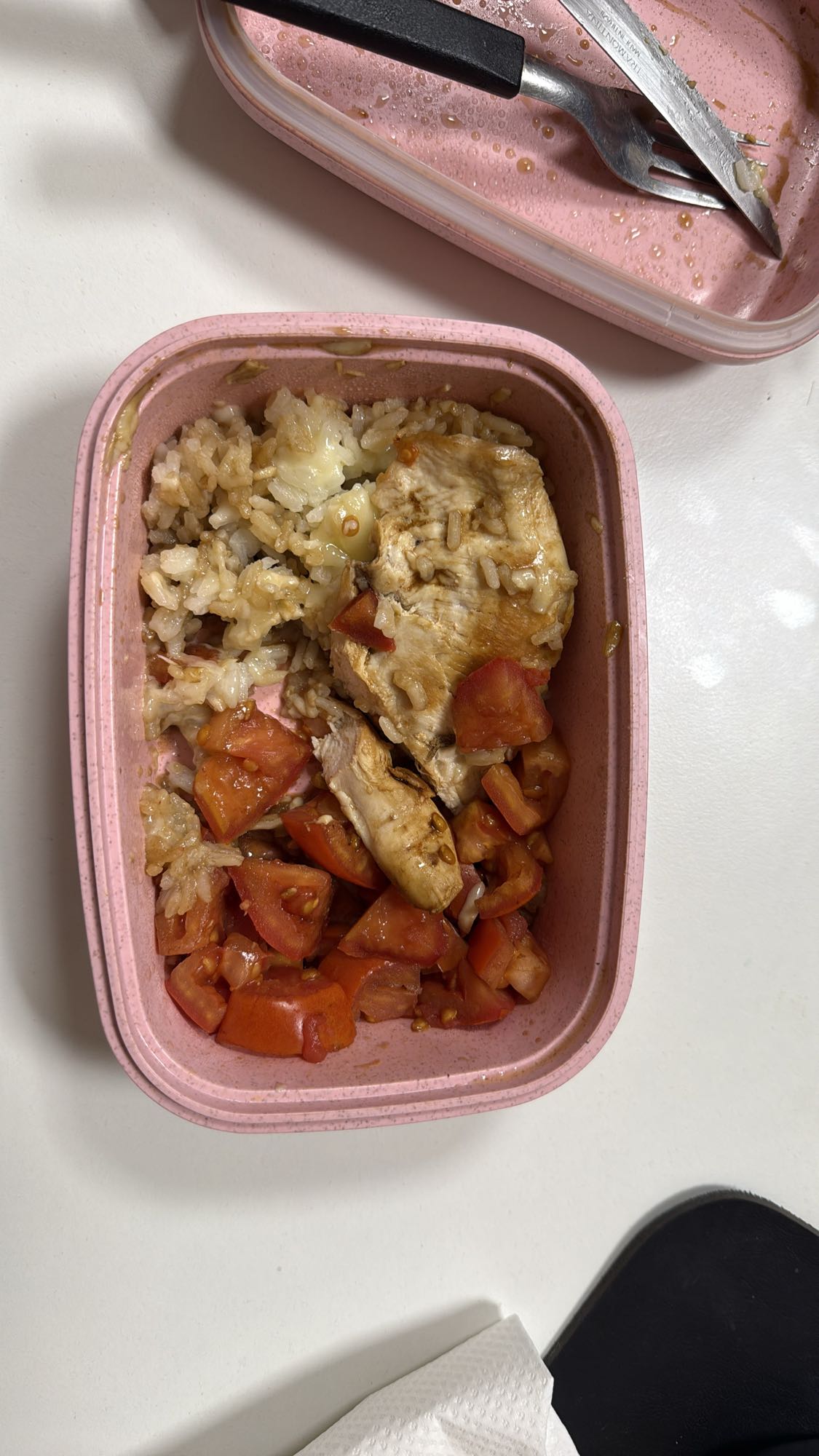 Pollo con arroz y tomate