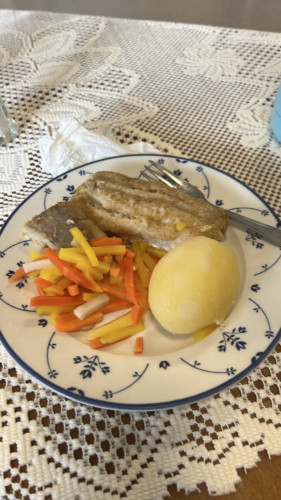 рыба с овощами и картошкой