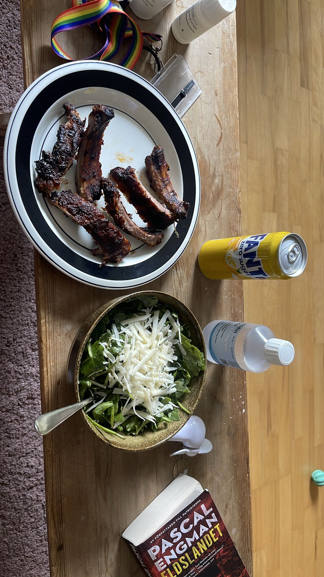 Revbensspjäll med sallad