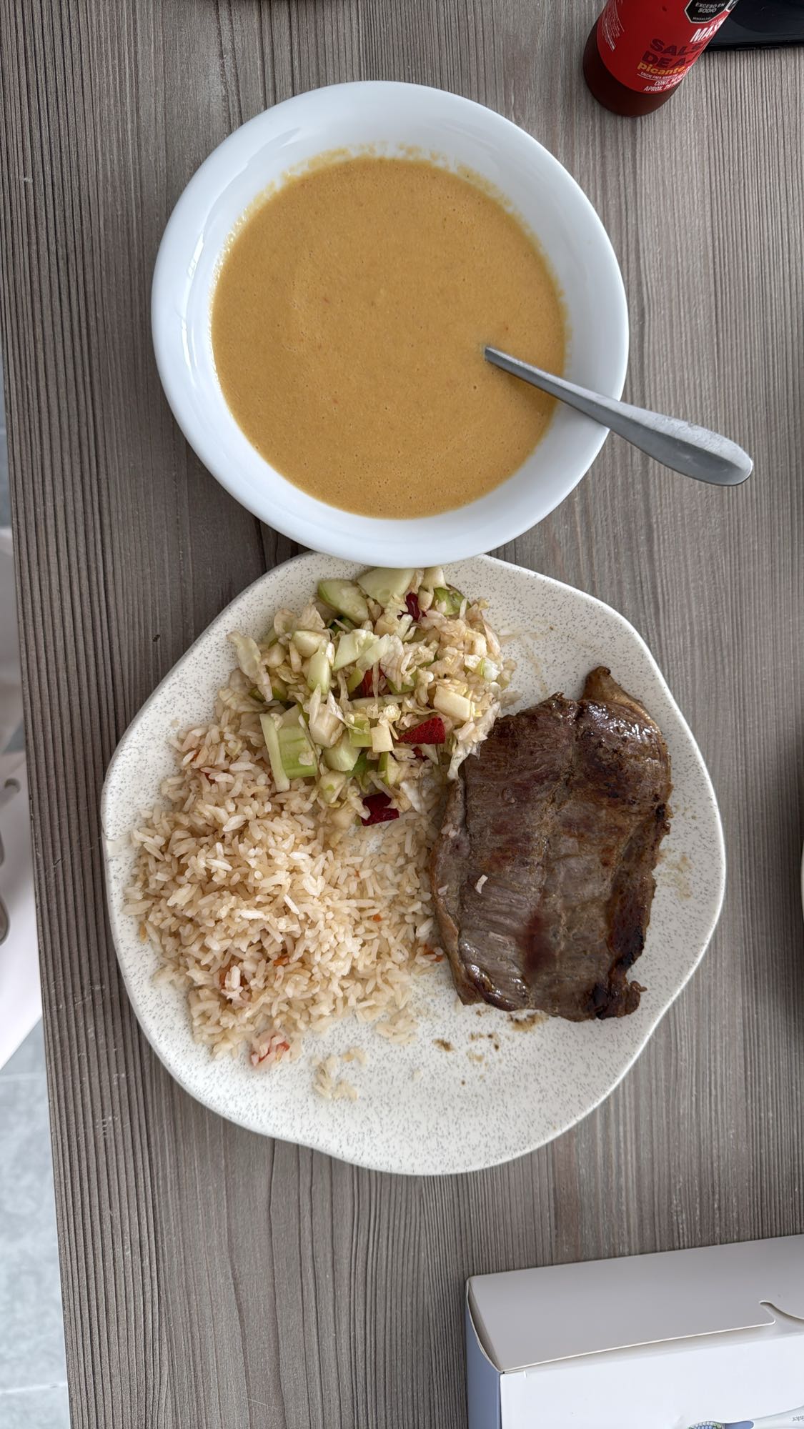 sopa, arroz y carne