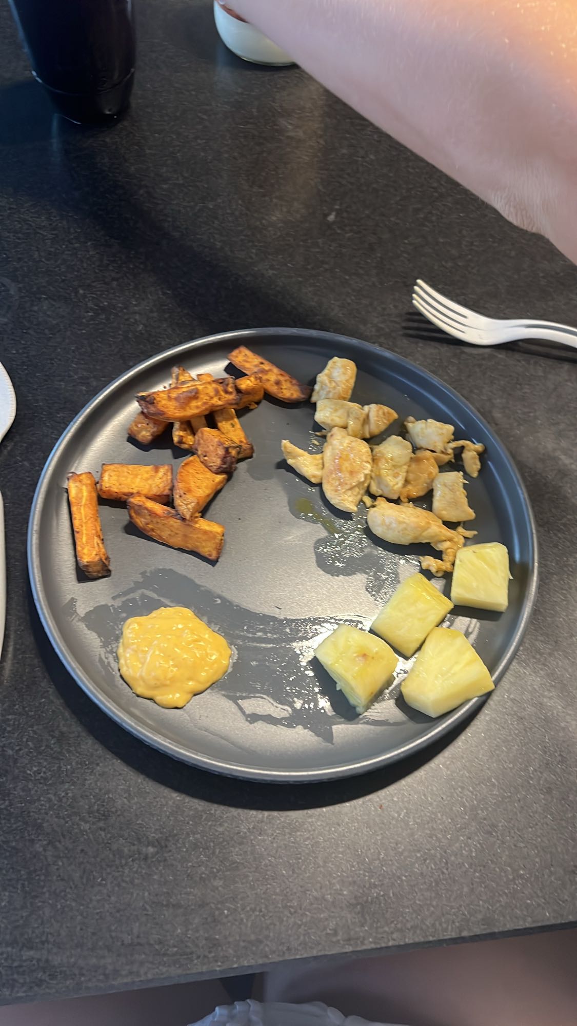 kip met zoete aardappel en ananas