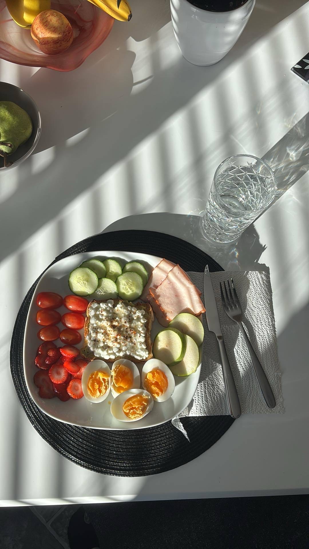 Frukosttallrik med ägg