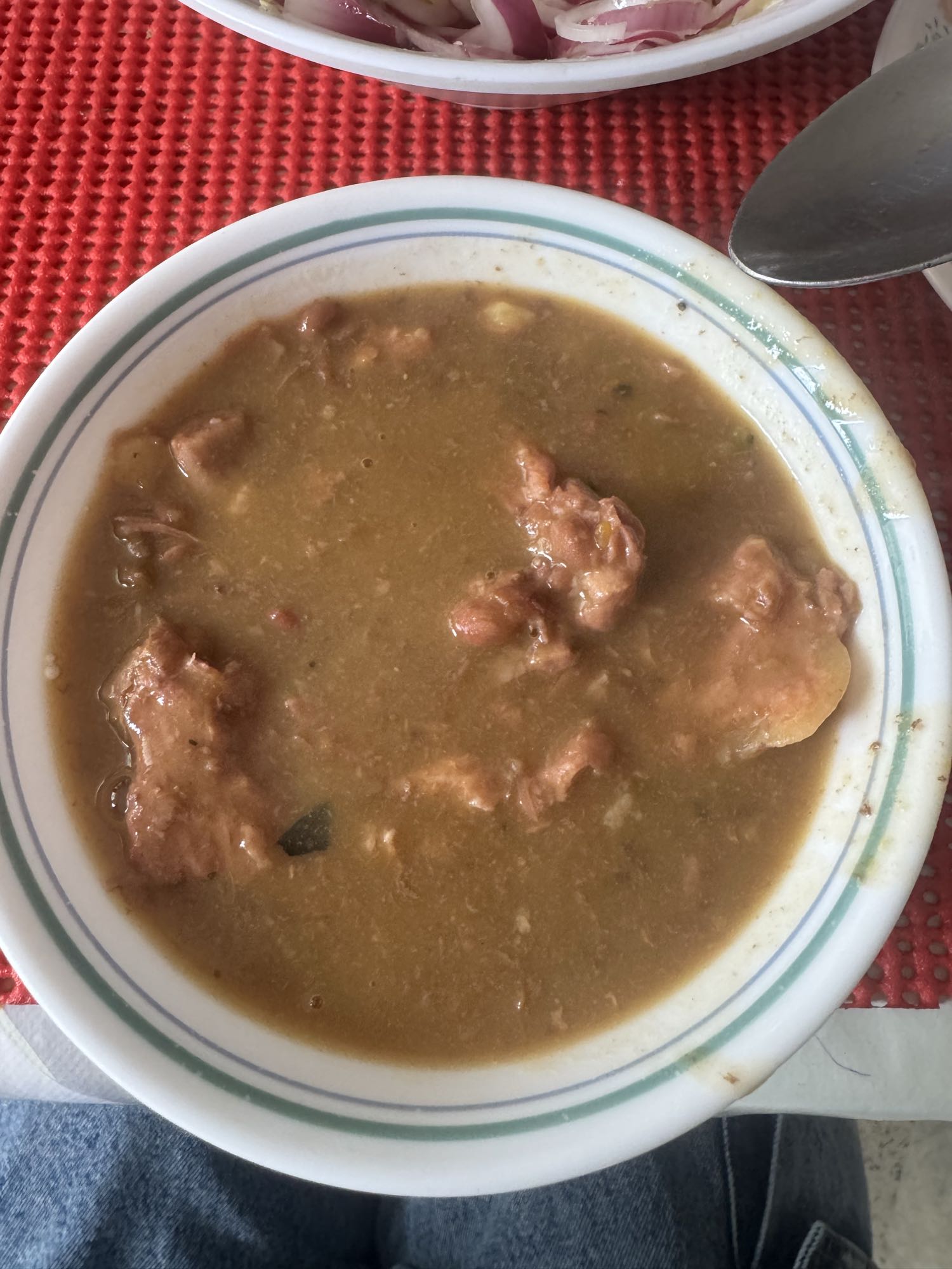 sopa de frijoles con carne