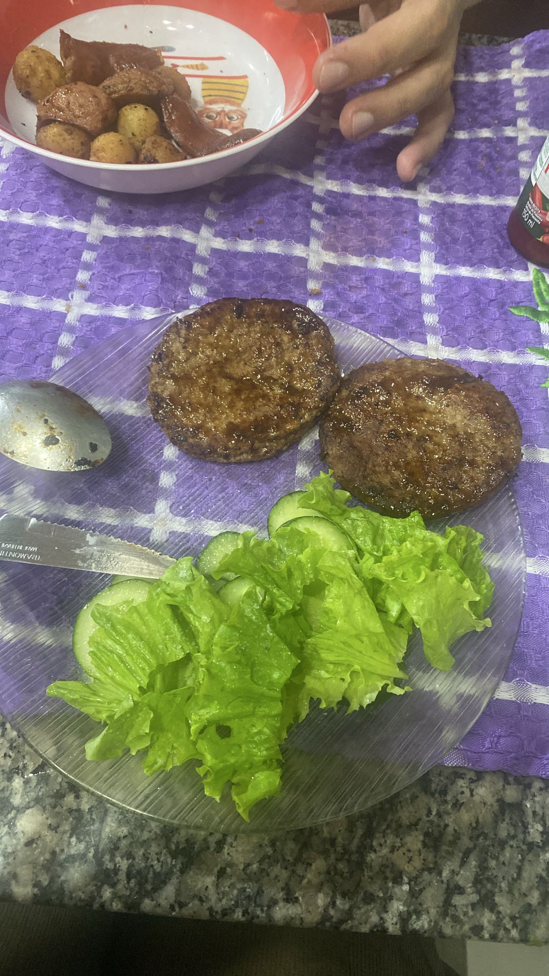 hamburguesas con ensalada