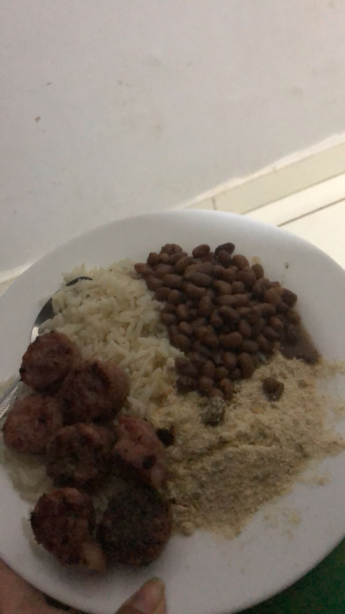 Arroz, feijão e linguiça