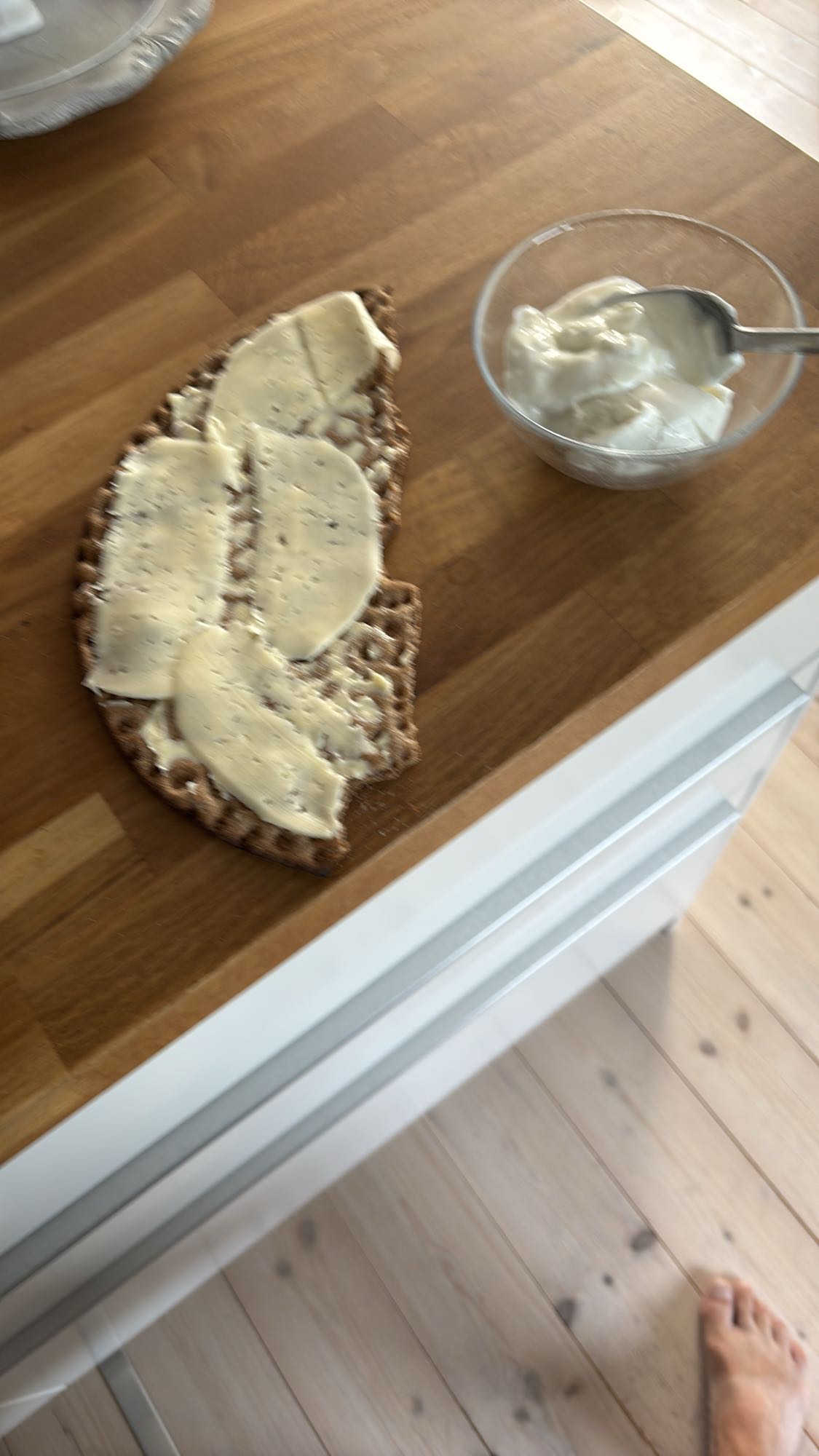 Knäckebröd med ost och yoghurt