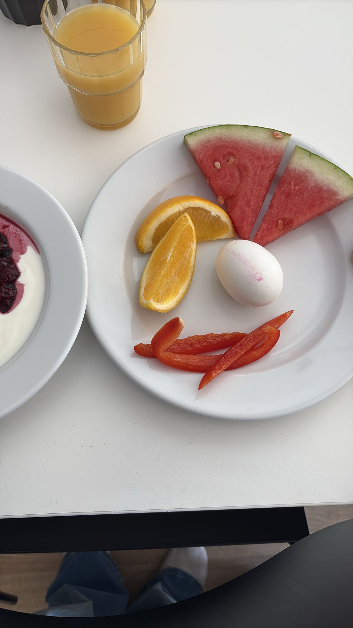 Frukttallrik med ägg