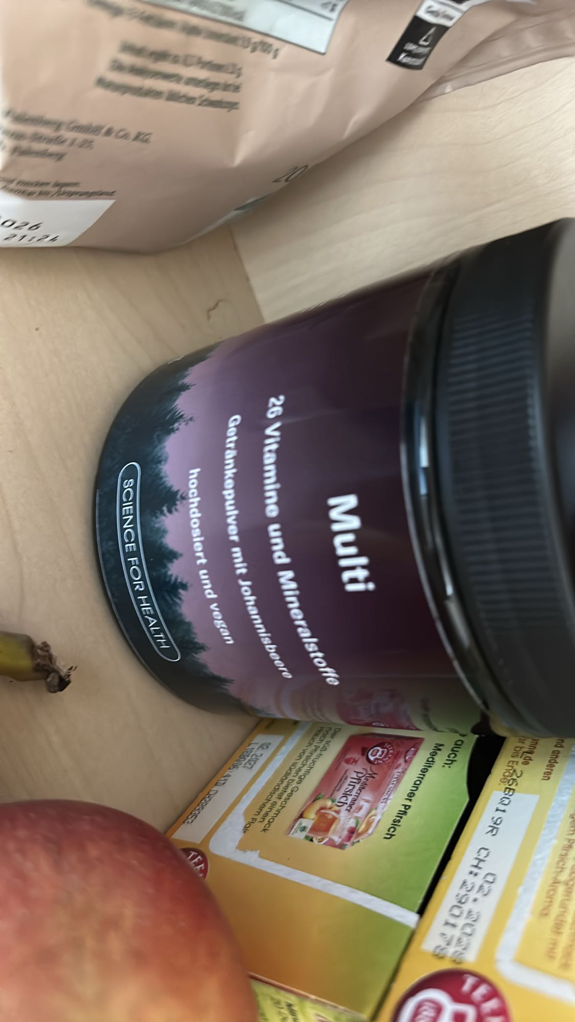 Obst und Multivitamin