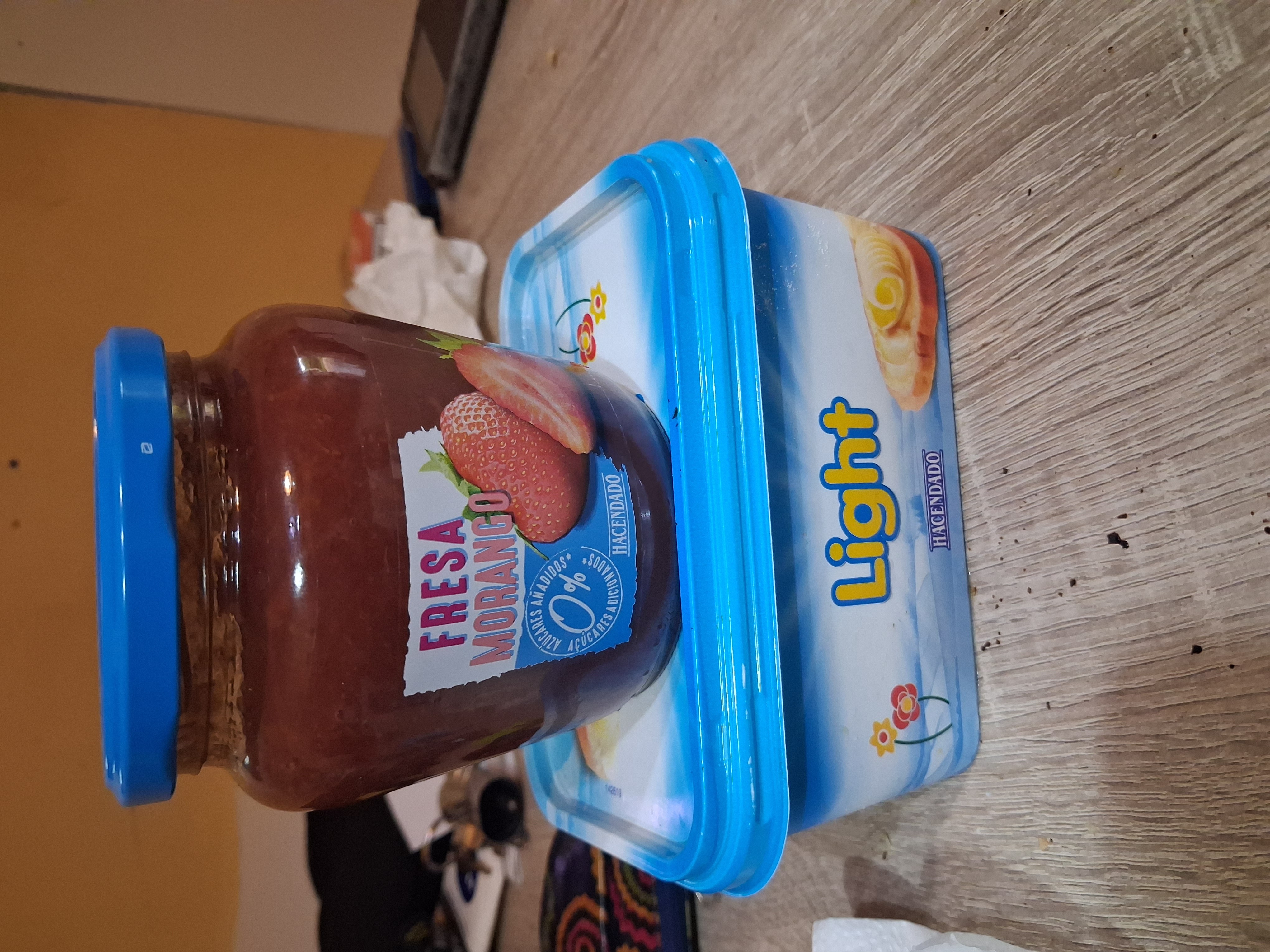 Mermelada y margarina